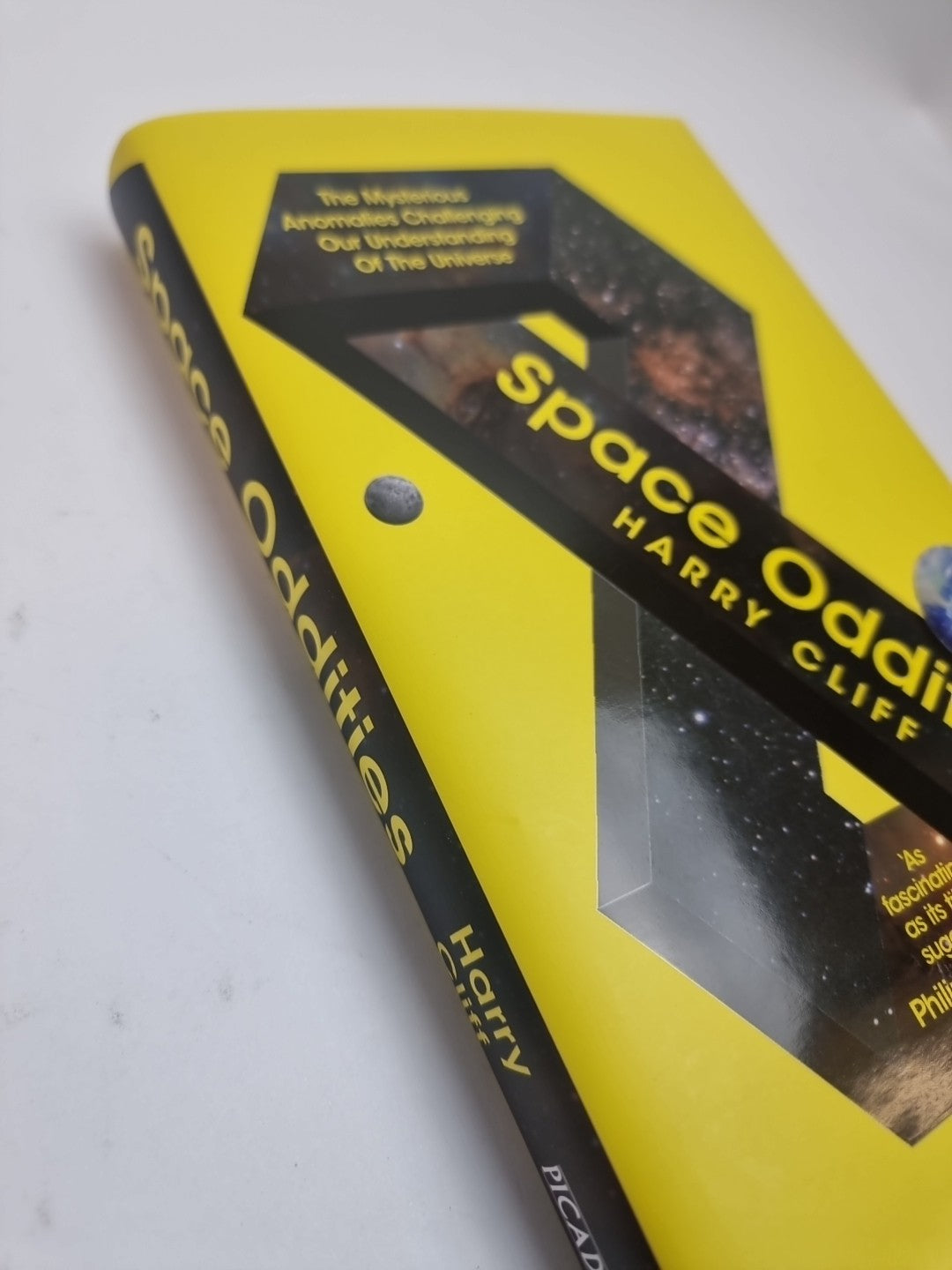 Space Oddities Harry Cliff - Free Tracked Delivery New