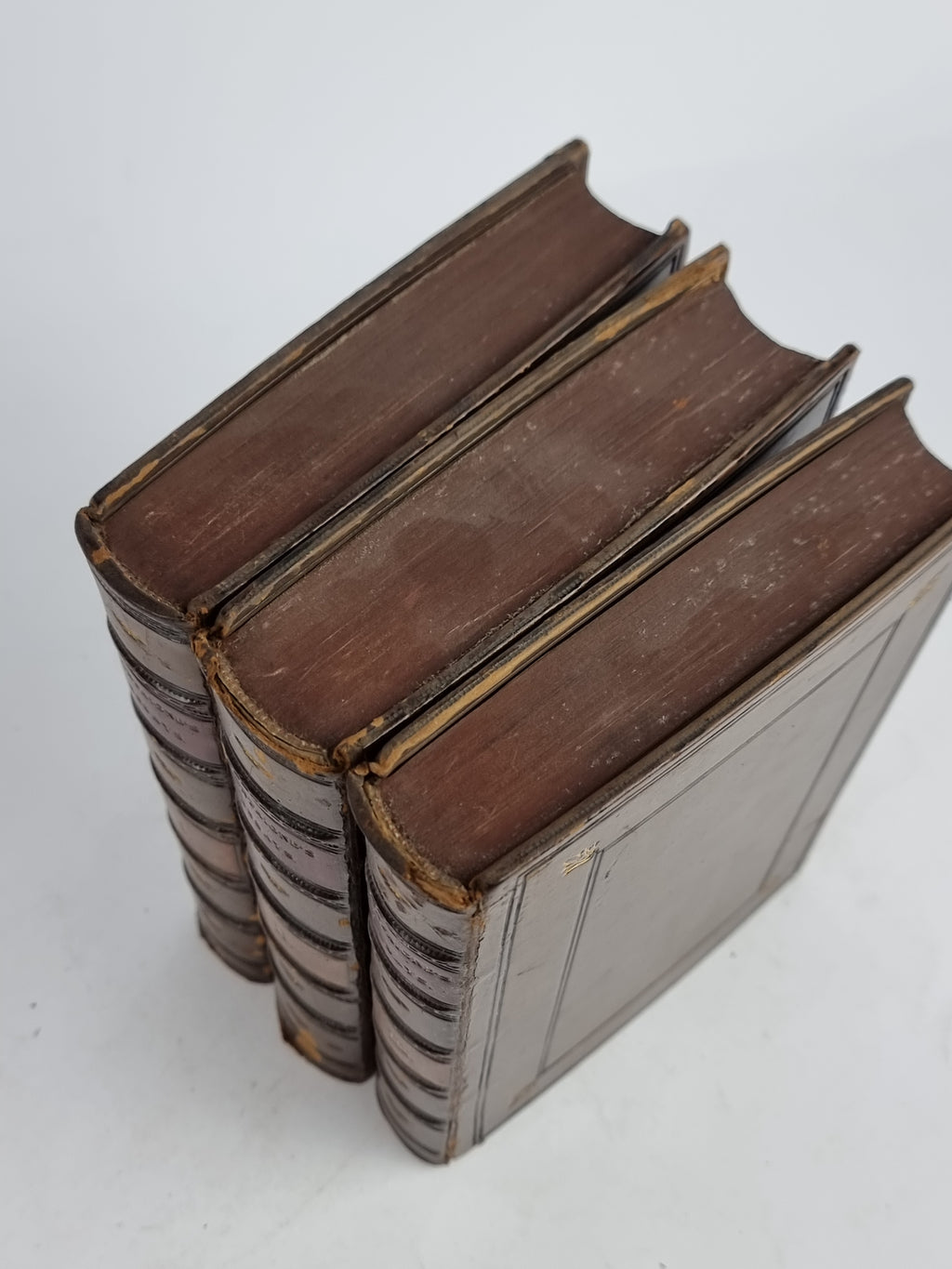 Montaigne's Essays in Three Books. With Notes and Quotations., Michel de Montaigne (Translated by Charles Cotton) — Sixth Edition Corrected and Amended