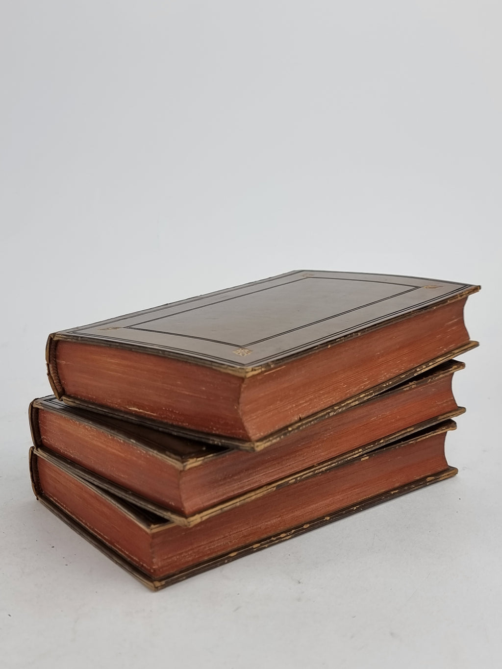 Montaigne's Essays in Three Books. With Notes and Quotations., Michel de Montaigne (Translated by Charles Cotton) — Sixth Edition Corrected and Amended