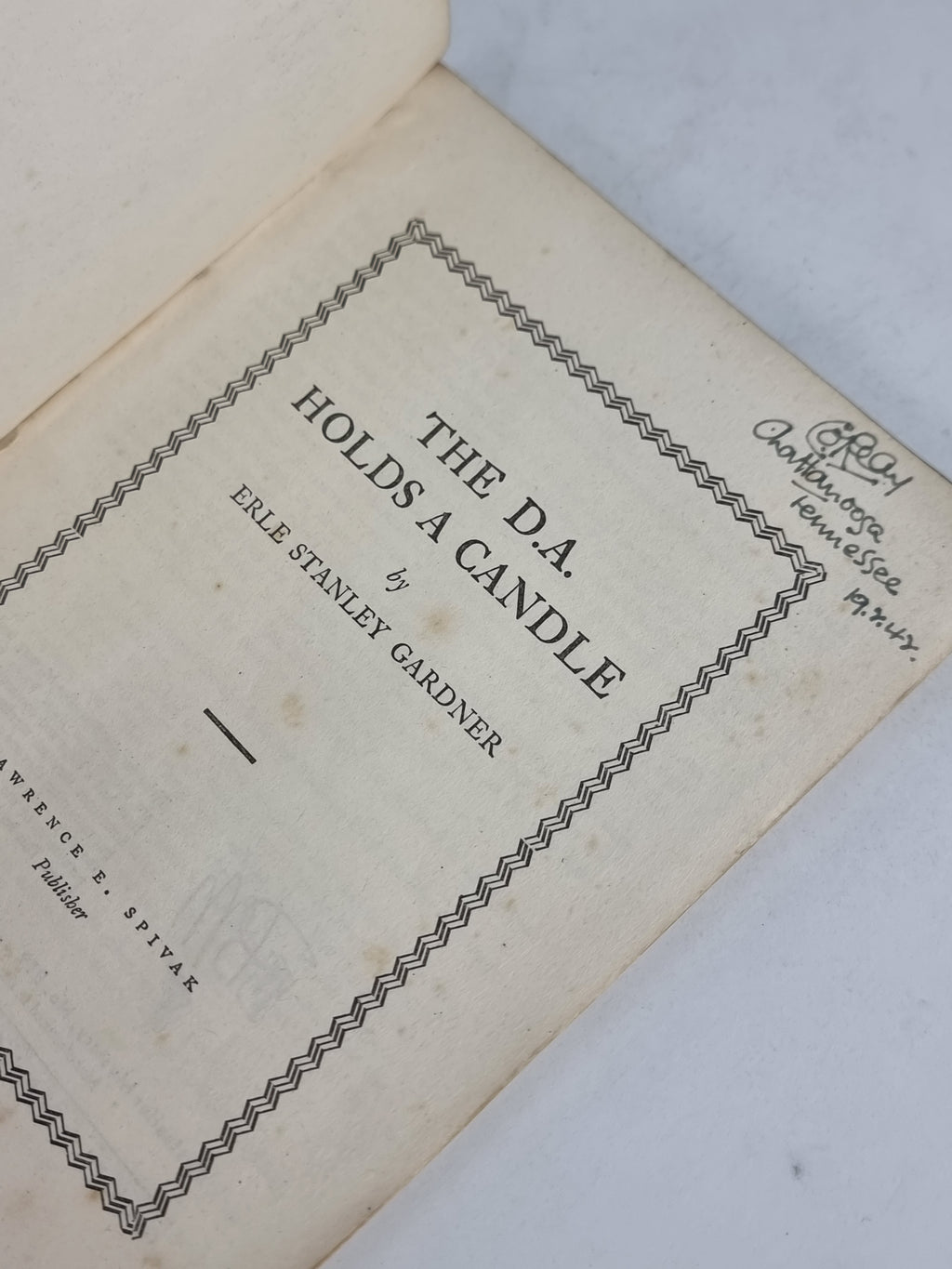 The D.A. Holds a Candle, Erle Stanley Gardner — Bestseller Mystery Edition