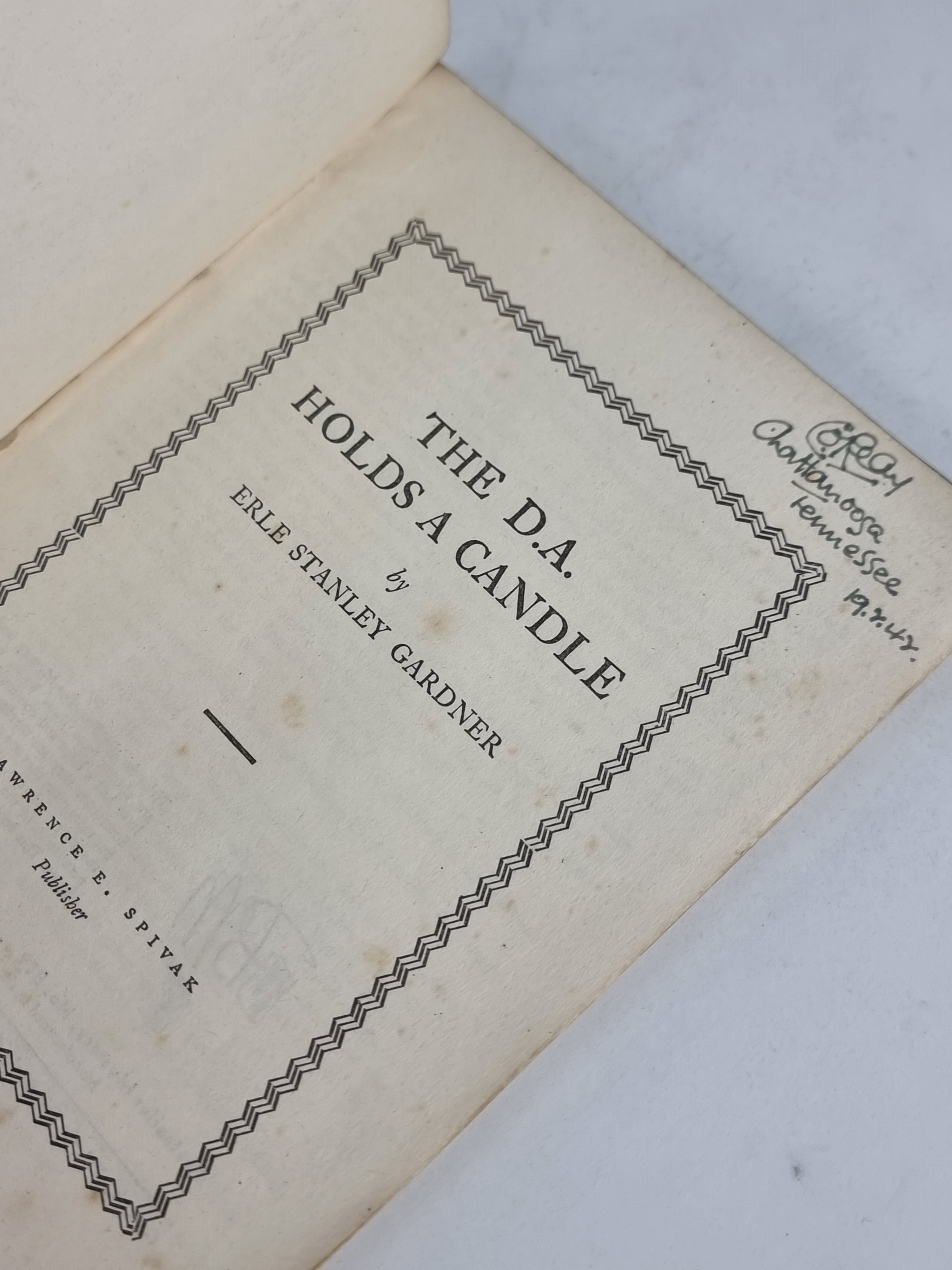 The D.A. Holds a Candle, Erle Stanley Gardner — Bestseller Mystery Edition