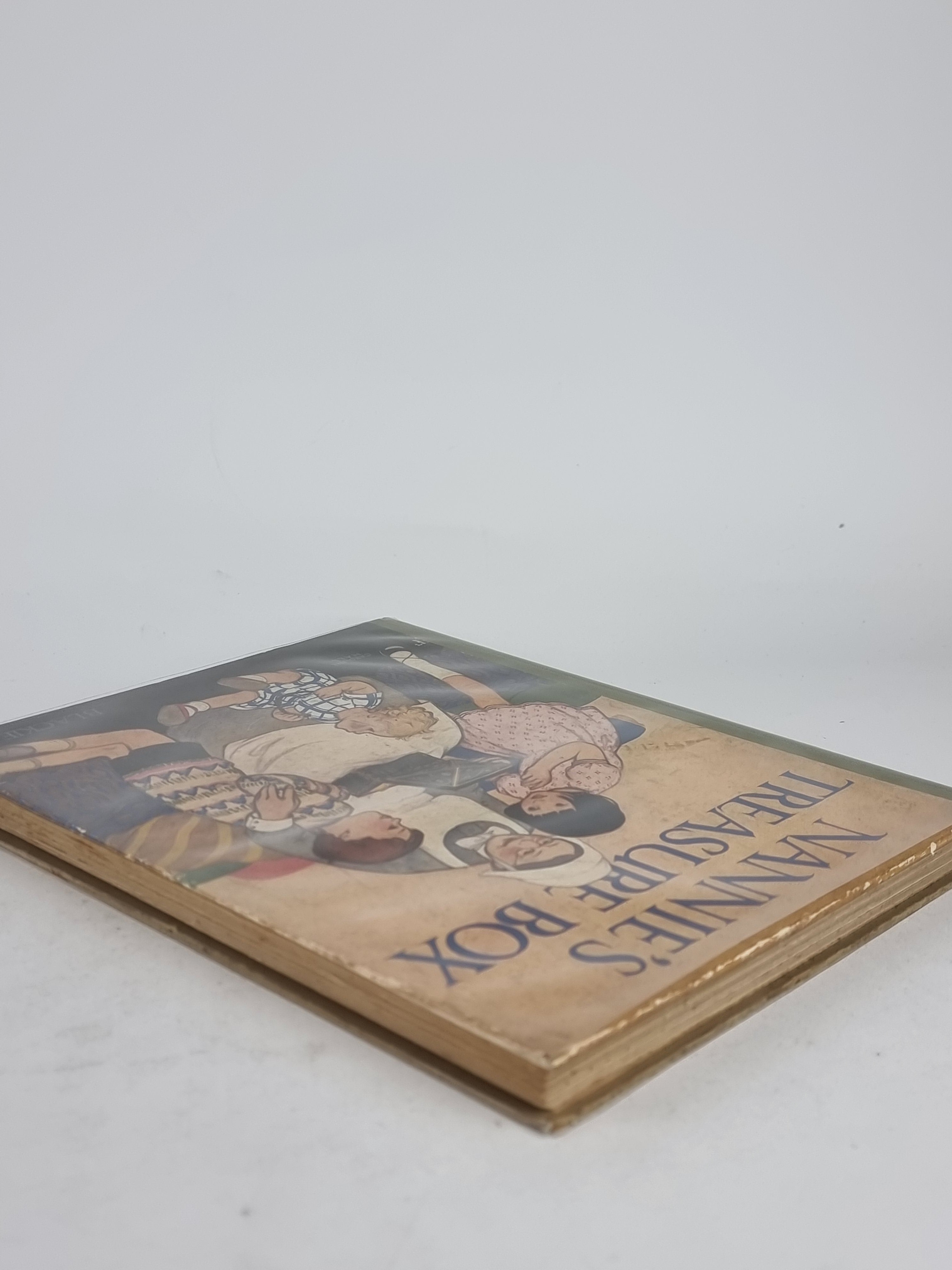 Nannie's Treasure Box, Madeline Barnes — 1st Edition