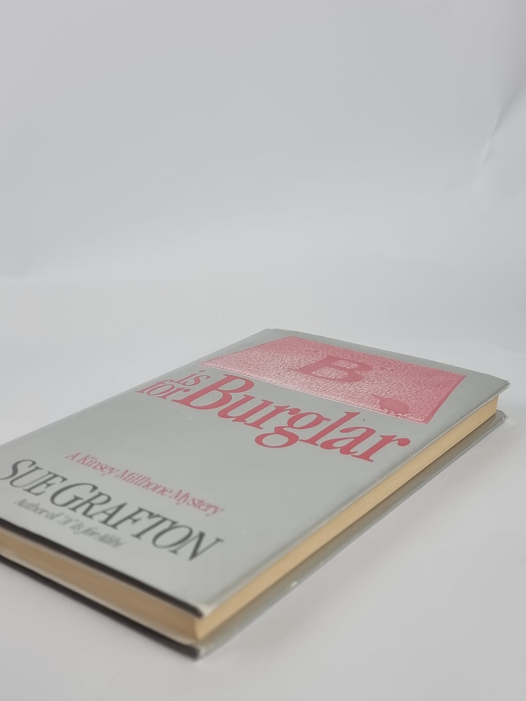 "B" is for Burglar, Sue Grafton — Book Club Edition