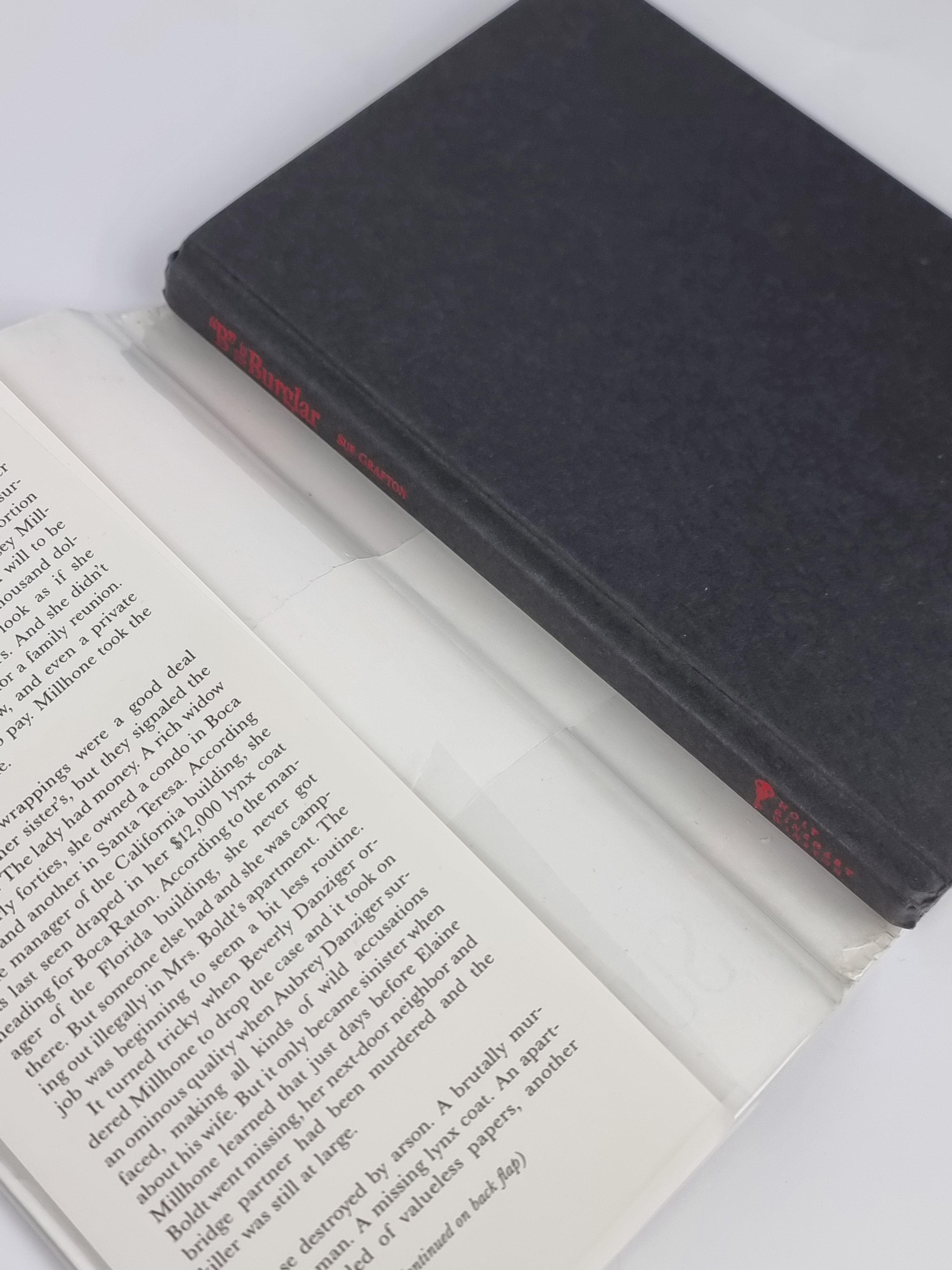 "B" is for Burglar, Sue Grafton — Book Club Edition