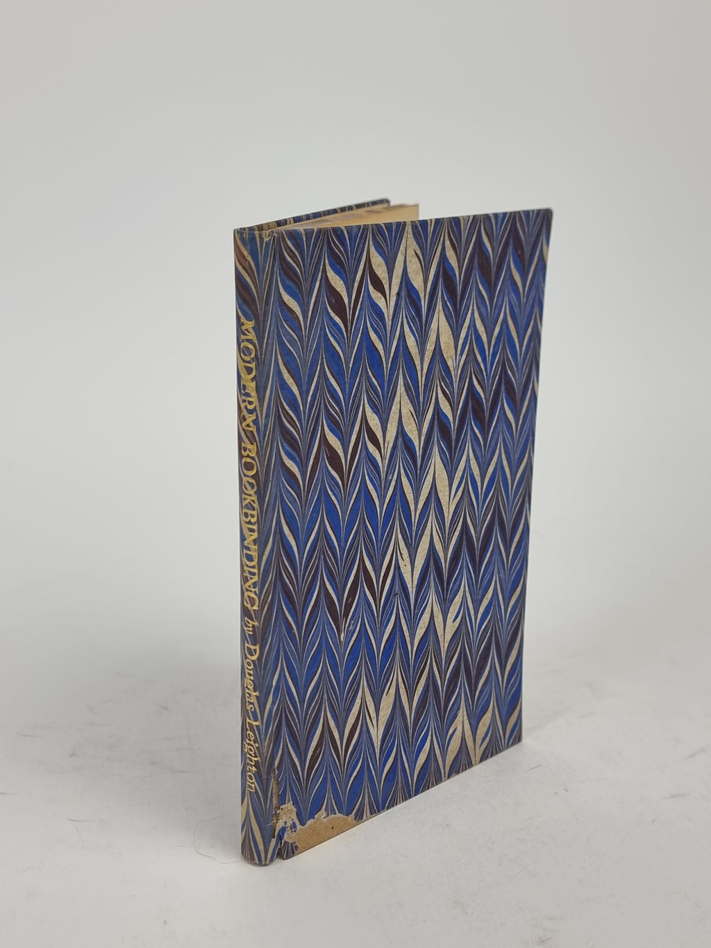 Modern Bookbinding: A Survey and a Prospect (The Fifth Dent Memorial Lecture), Douglas Leighton