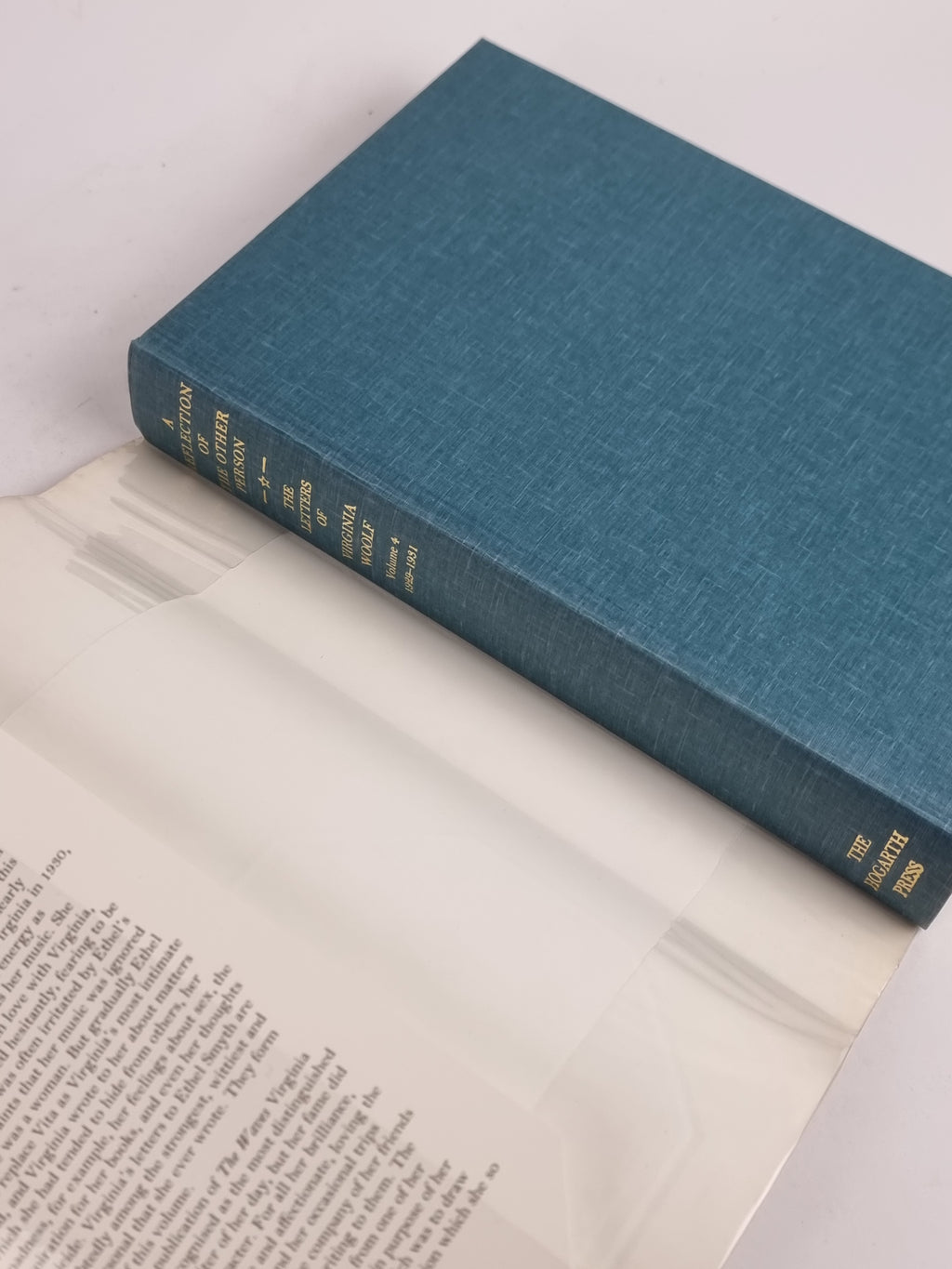 A Reflection of the Other Person: The Letters of Virginia Woolf Volume IV