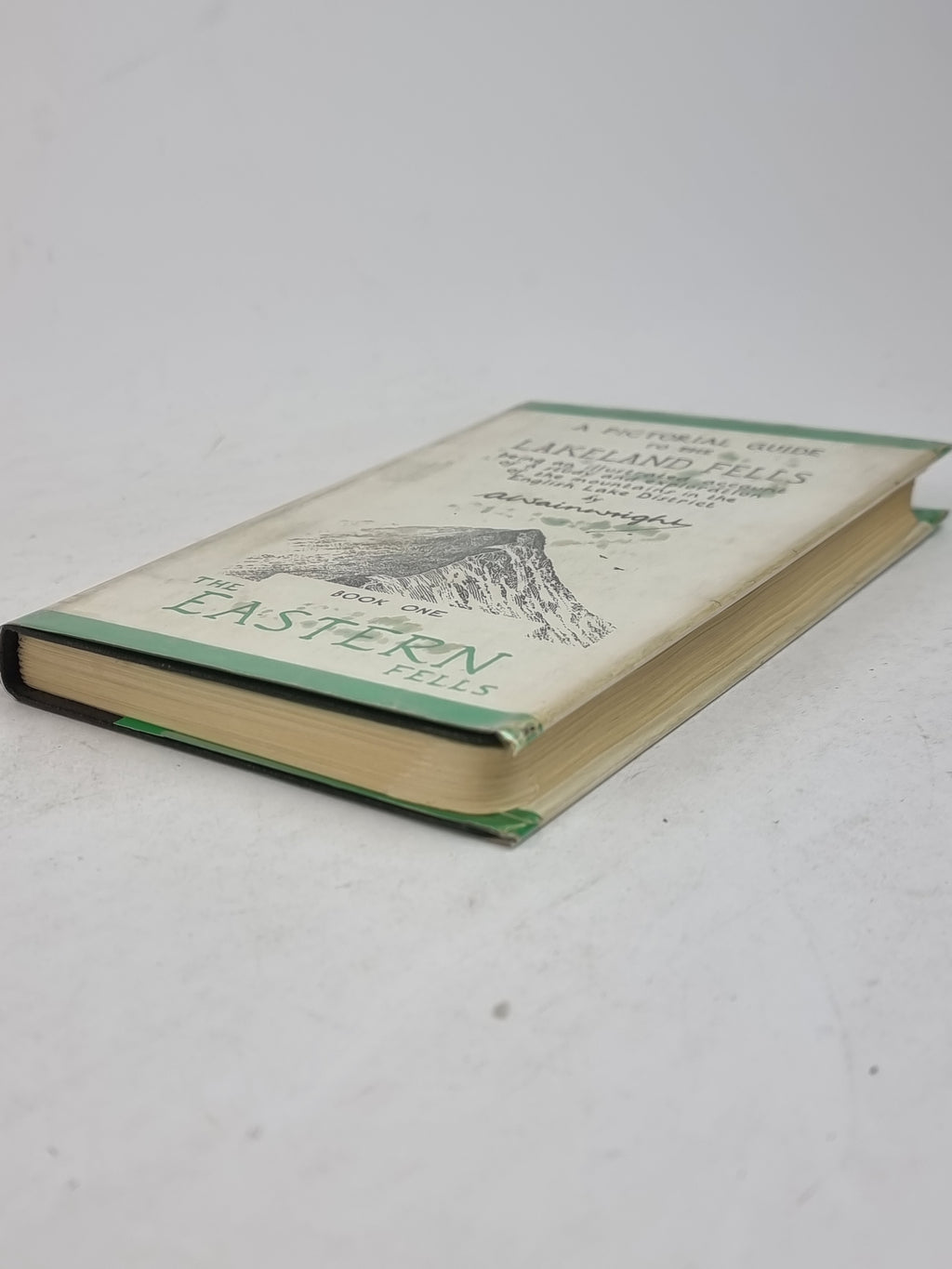 A Pictorial Guide to the Lakeland Fells: Book One, The Eastern Fells, Wainwright