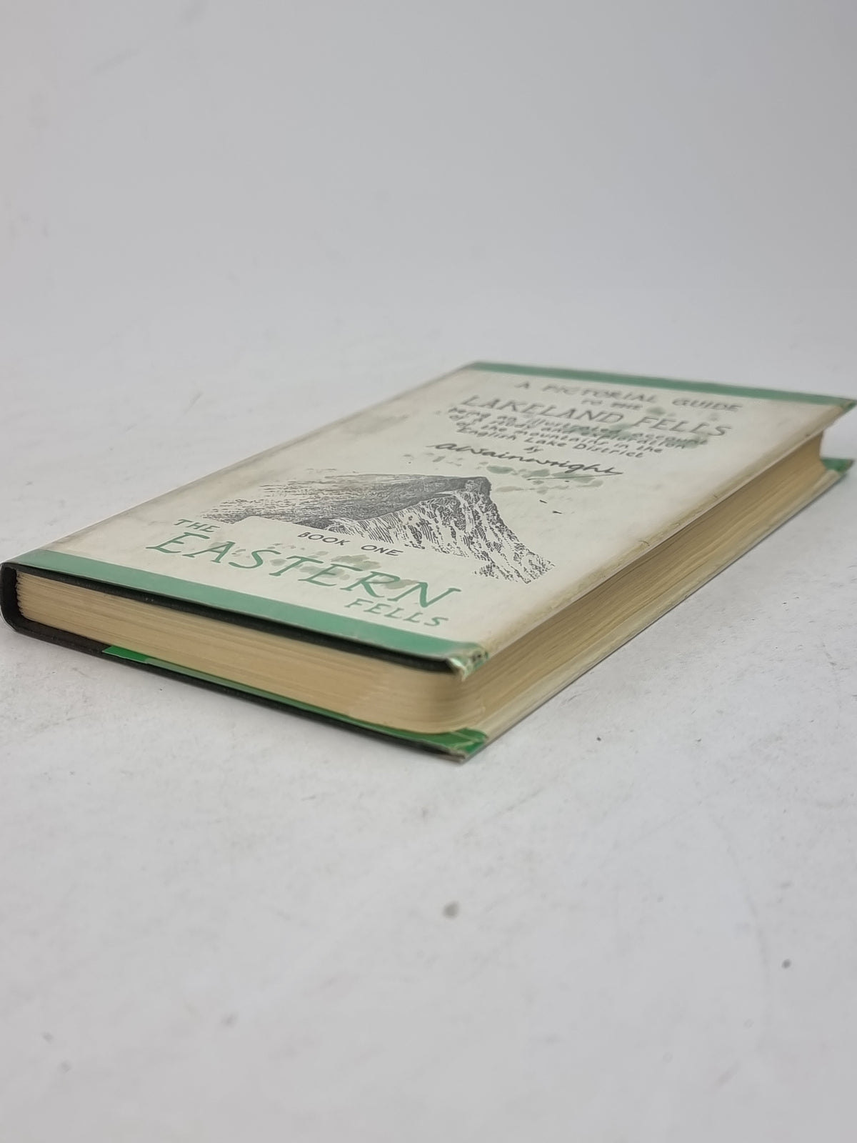A Pictorial Guide to the Lakeland Fells: Book One, The Eastern Fells, Wainwright
