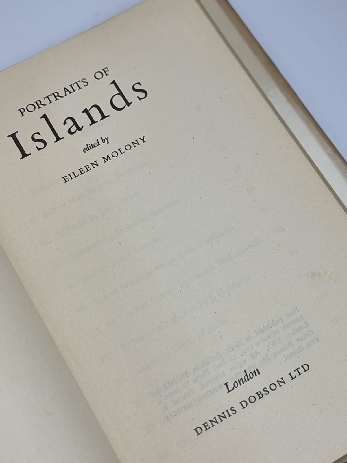 Portraits of Islands, Eileen Molony (Ed.) — 1st Edition