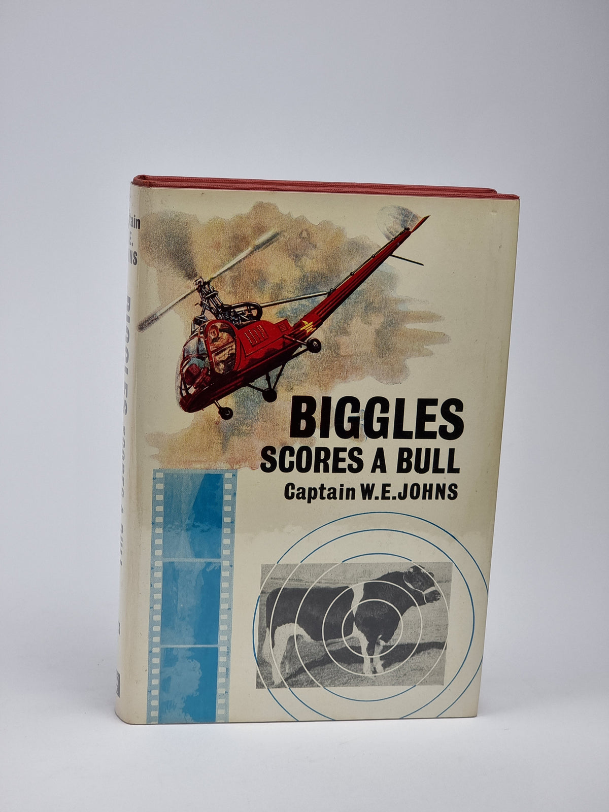 Biggles Scores a Bull, Captain W. E. Johns — 1st Edition