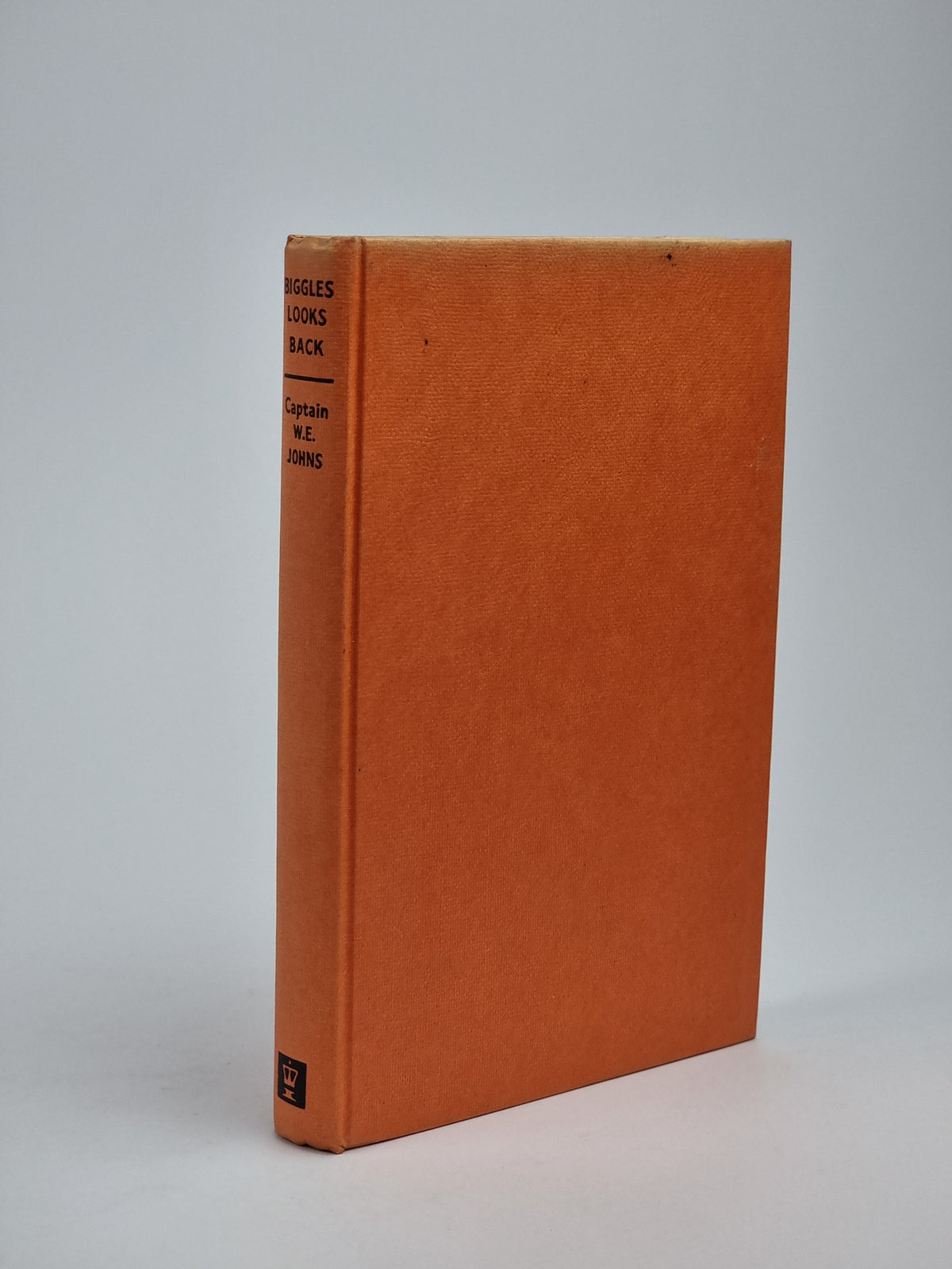 Biggles Looks Back, Captain W.E. Johns — 1st Edition