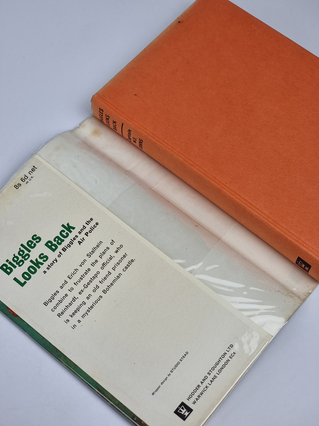 Biggles Looks Back, Captain W.E. Johns — 1st Edition
