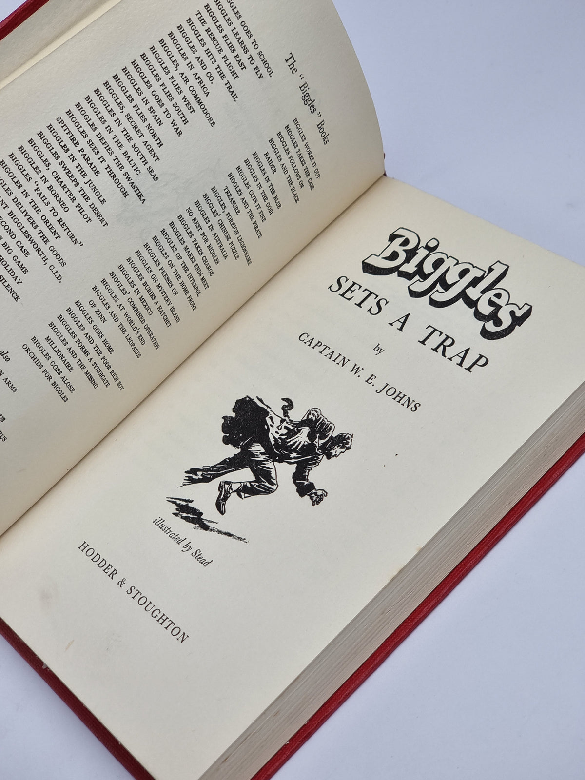 Biggles Sets a Trap, Captain W. E. Johns — 1st Edition