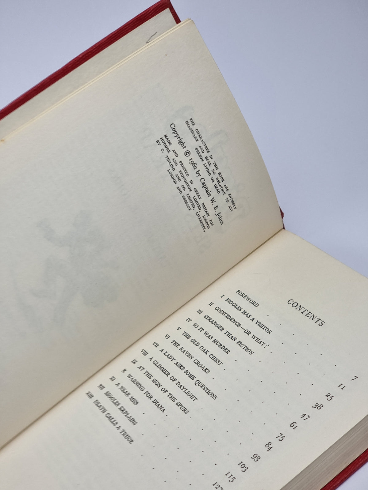 Biggles Sets a Trap, Captain W. E. Johns — 1st Edition