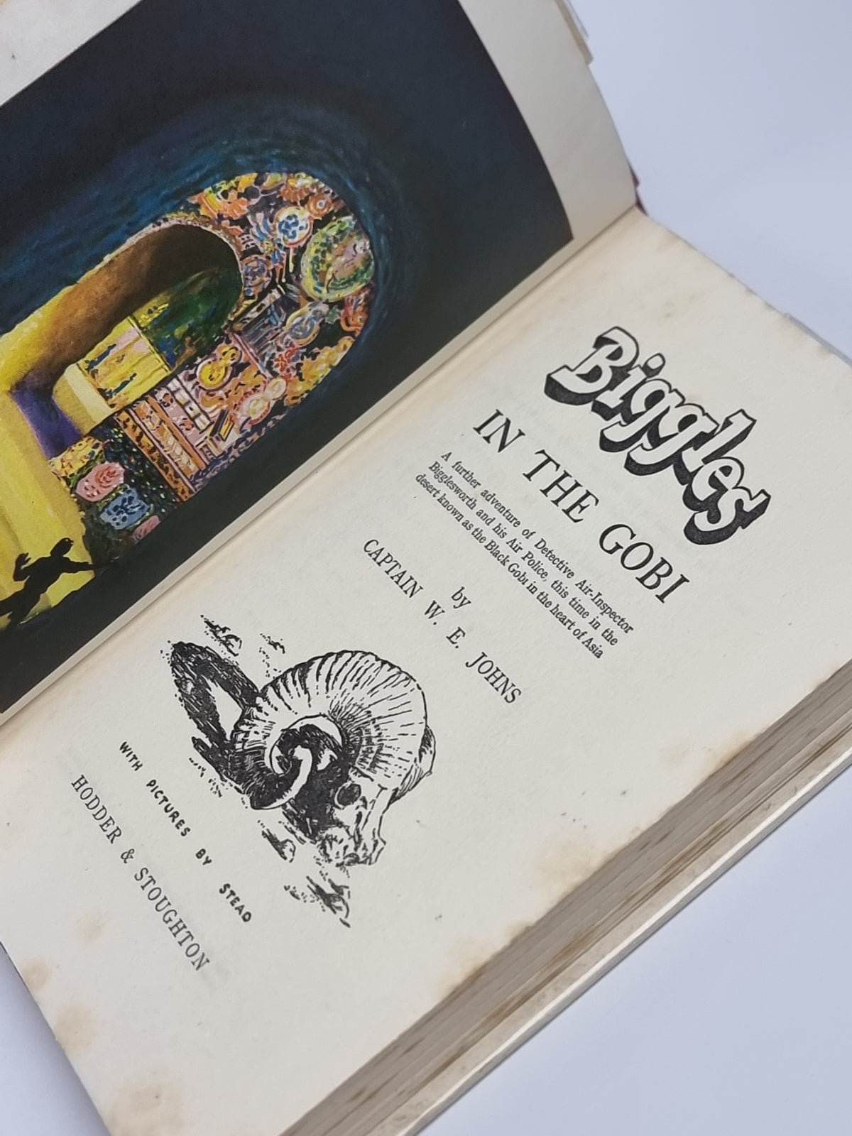 Biggles in the Gobi, Captain W. E. Johns — 1st Edition