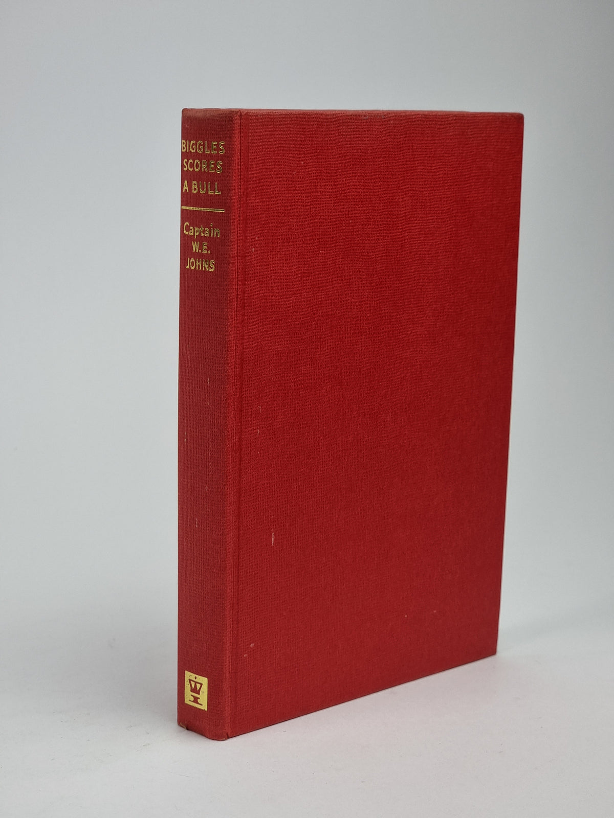 Biggles Scores a Bull, Captain W. E. Johns — 1st Edition
