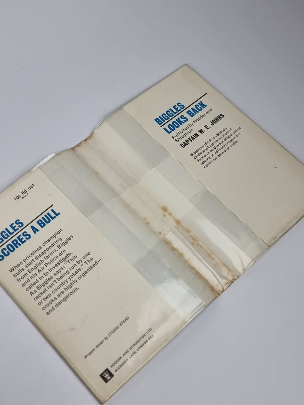 Biggles Scores a Bull, Captain W. E. Johns — 1st Edition