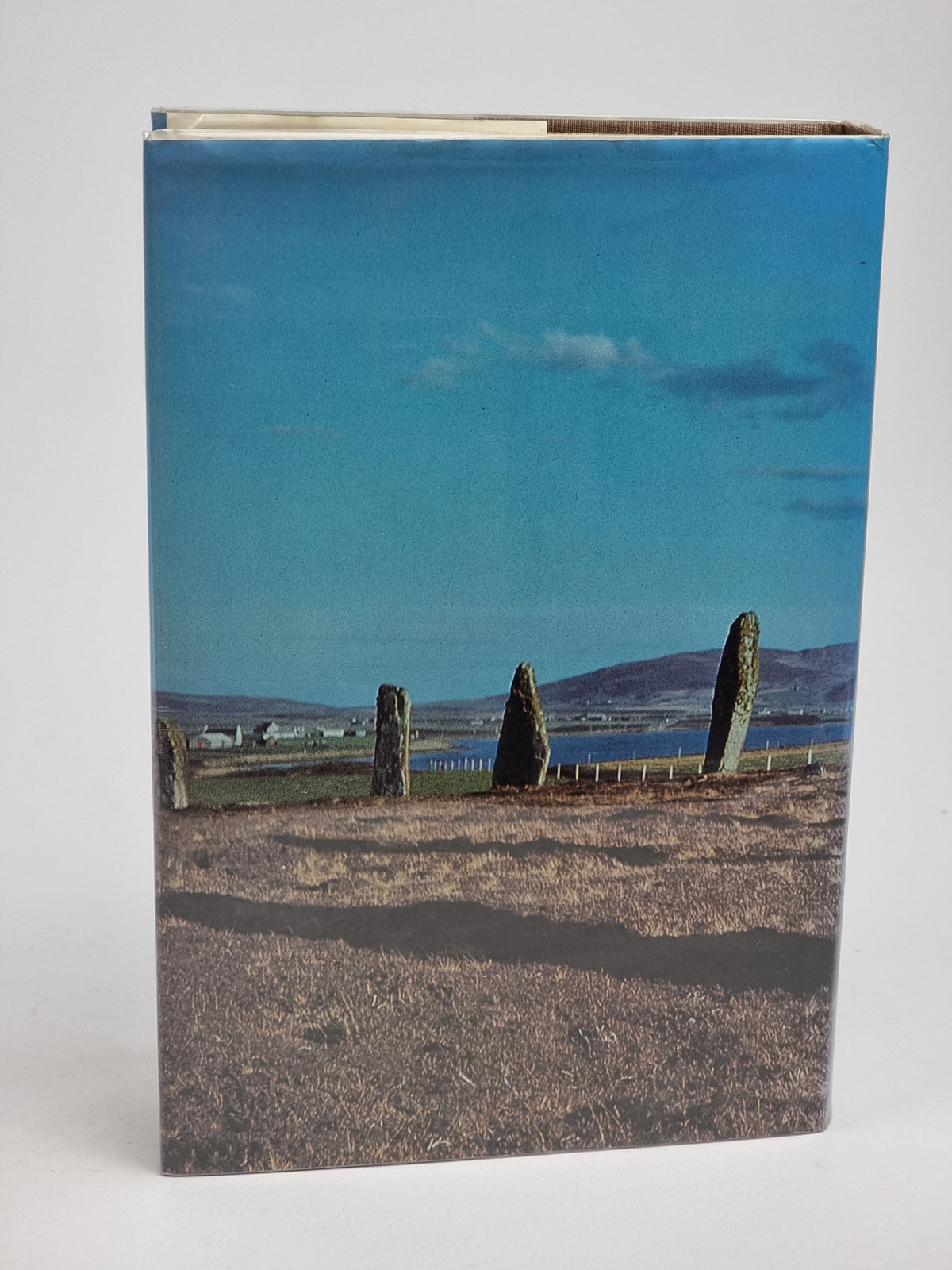 The Prehistory of Orkney, Colin Renfrew — 1st Edition
