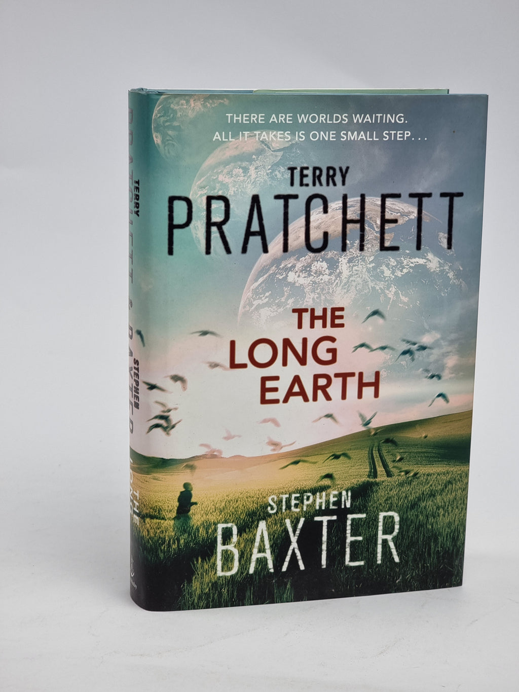 The Long Earth, Terry Pratchett and Stephen Baxter — 1st Edition