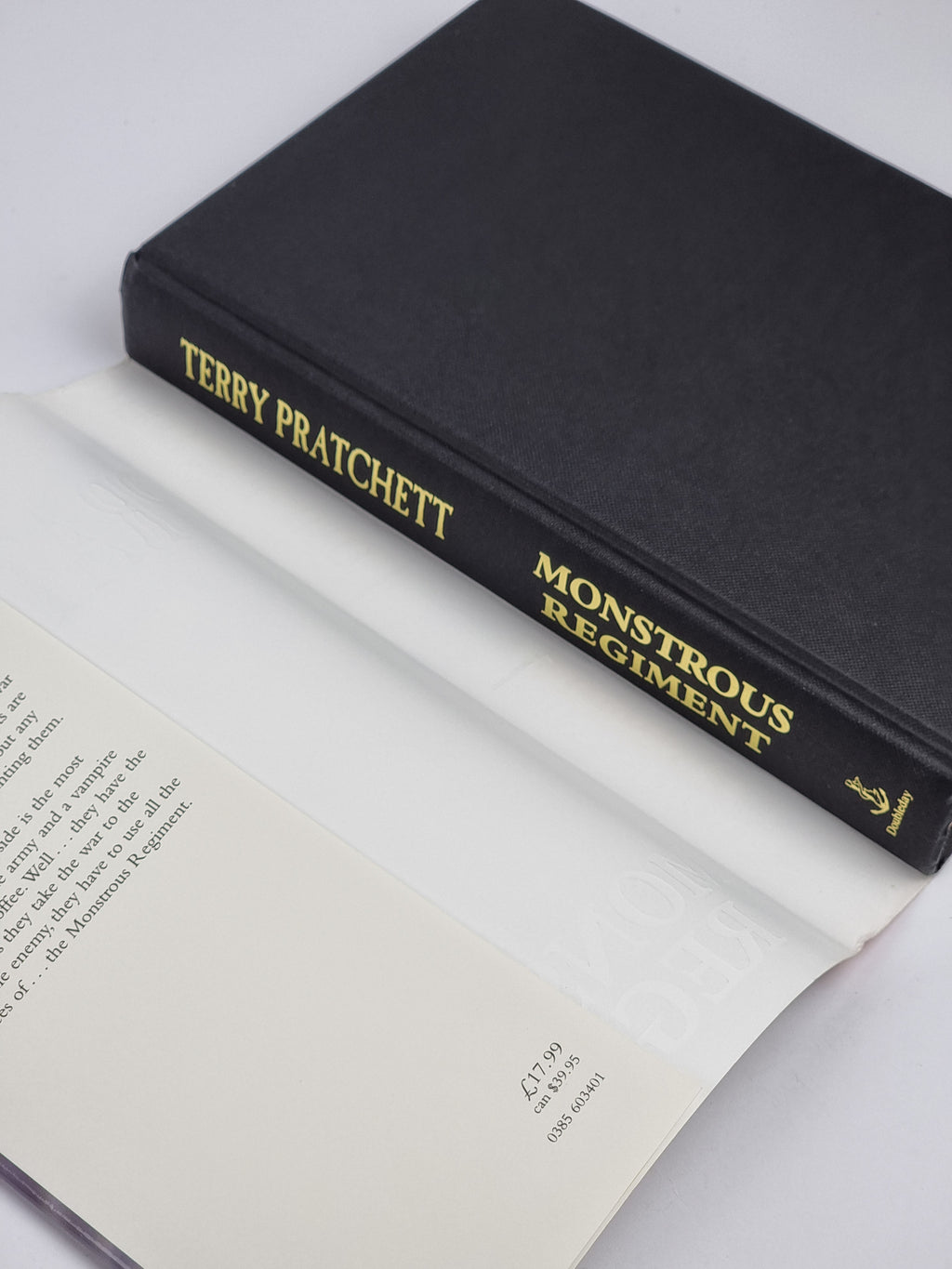 Monstrous Regiment, Terry Pratchett — 1st Edition