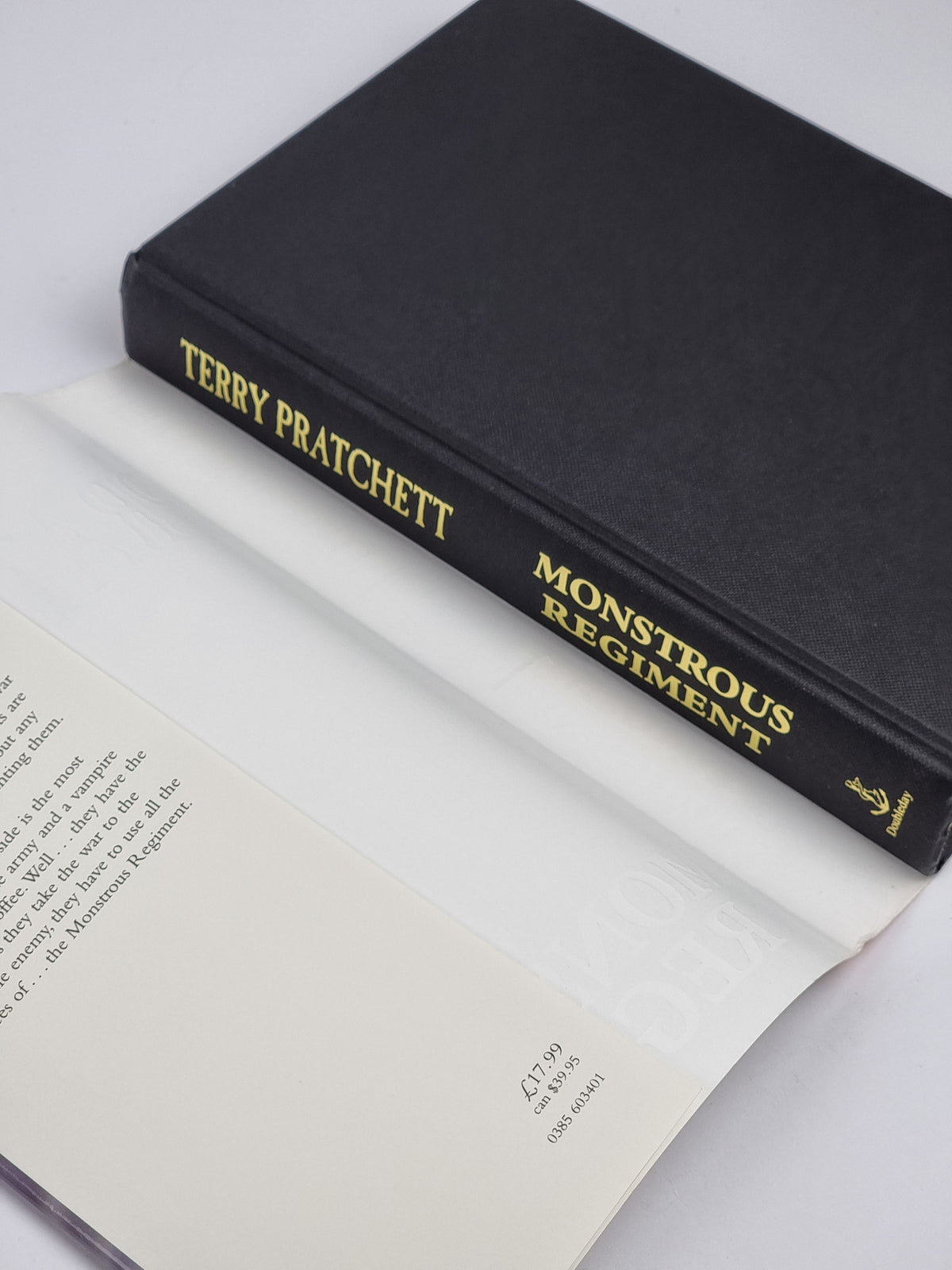 Monstrous Regiment, Terry Pratchett — 1st Edition