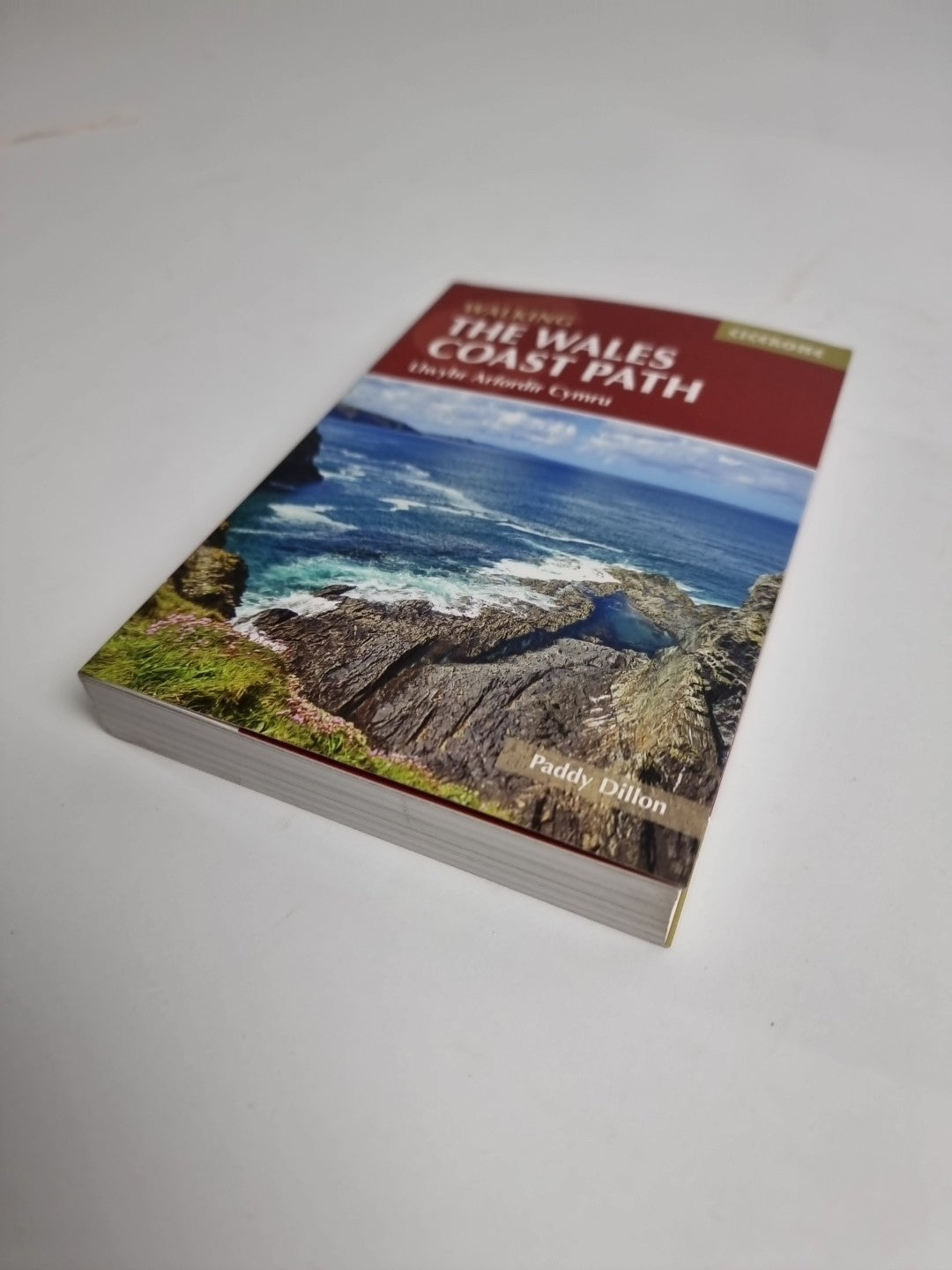 Walking the Wales Coast Path: Llwybr Arfordir Cymru by Paddy Dillon