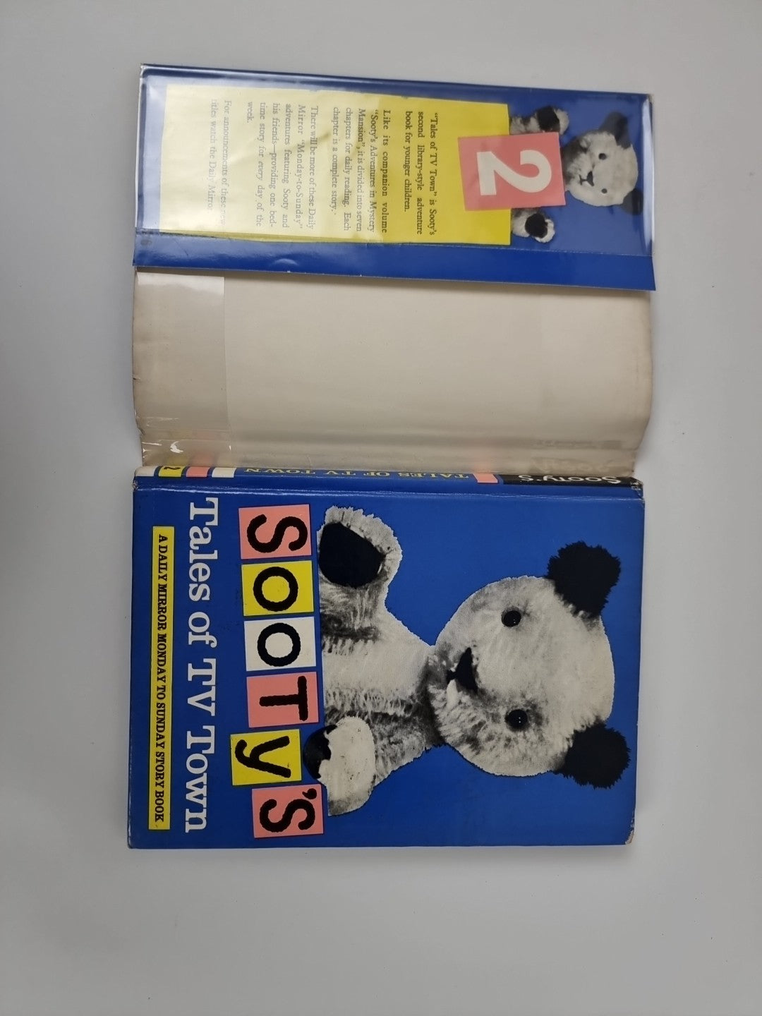 Sooty's Tales of TV Town, A Daily Mirror Monday to Sunday Book