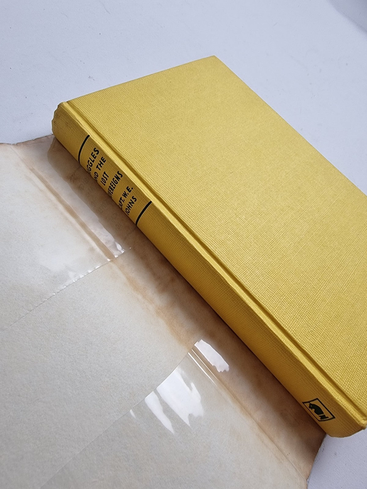 Biggles and the Lost Sovereigns, Captain W.E. Johns — First Edition