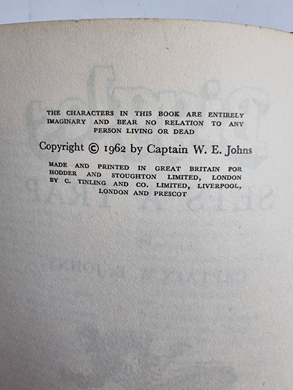 Biggles Sets a Trap, Captain W. E. Johns — First Edition