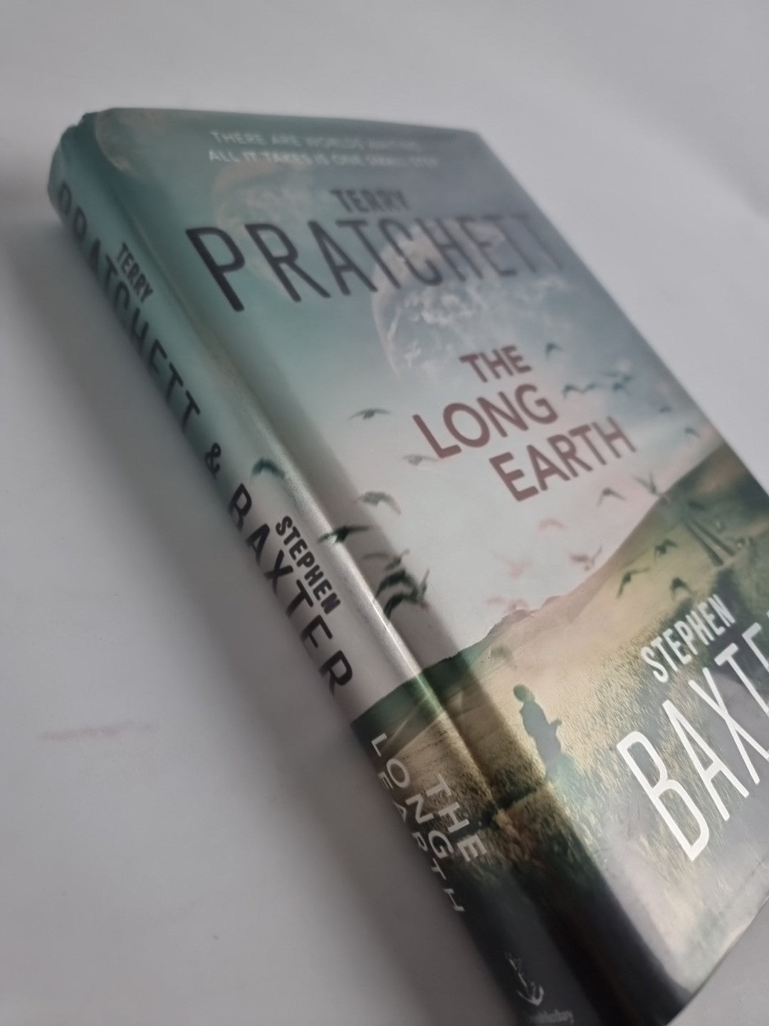 The Long Earth by T Pratchett (Hardcover, 2012) 1st Edition New Free Delivery