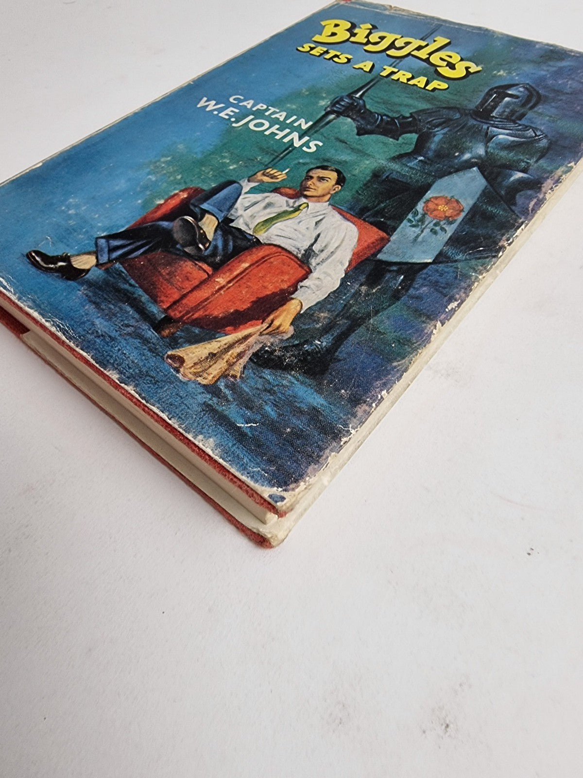 Biggles Sets a Trap, Captain W. E. Johns — First Edition