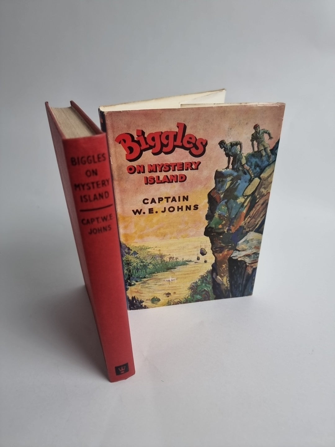 Biggles On Mystery Island, Captain W.E. Johns — First Edition