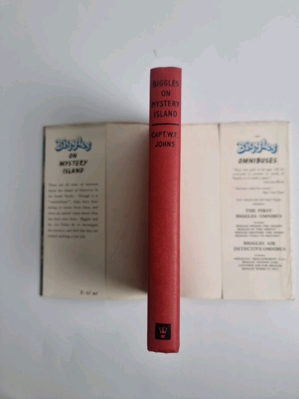 Biggles On Mystery Island, Captain W.E. Johns — First Edition