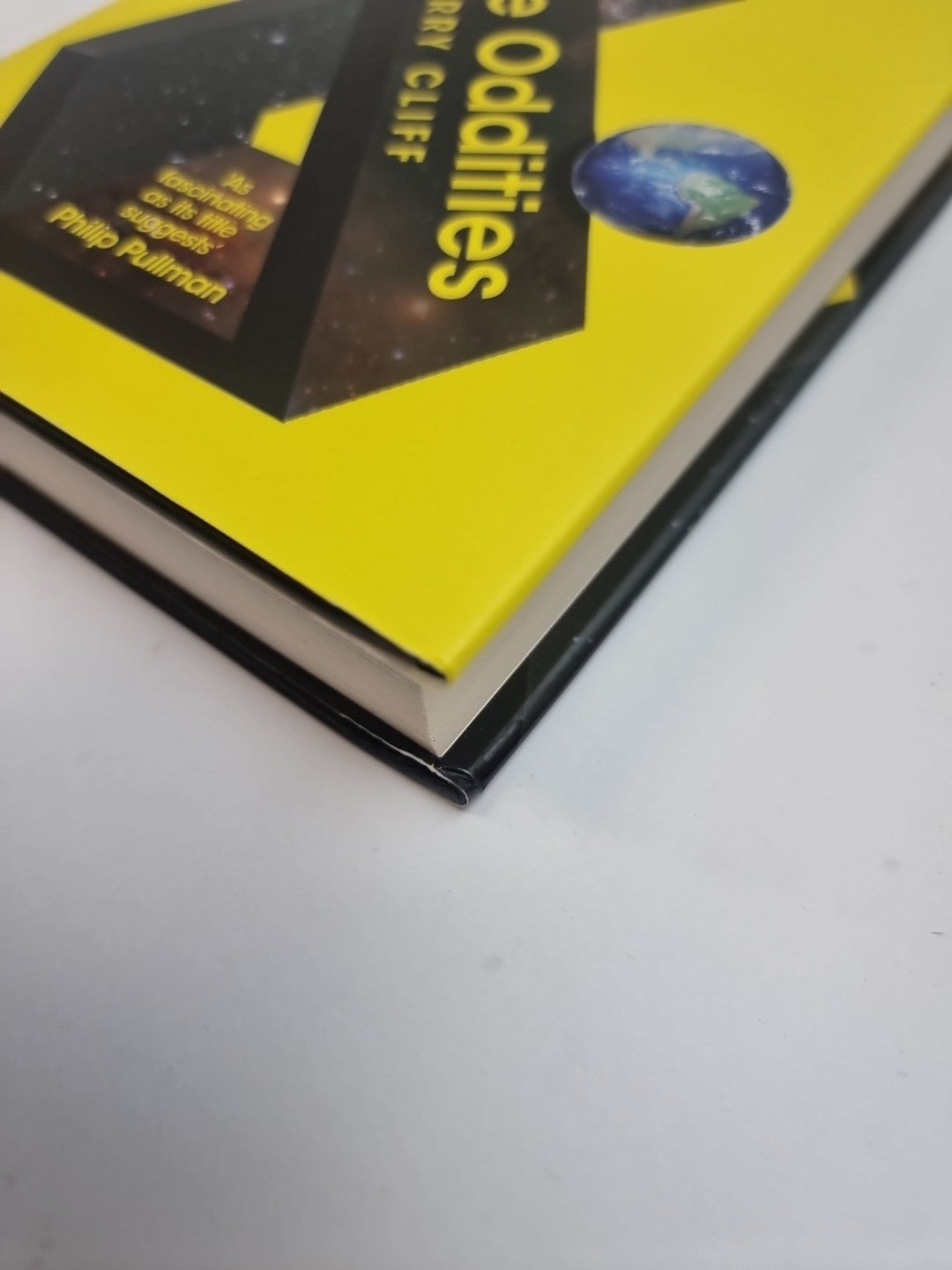 Space Oddities Harry Cliff - Free Tracked Delivery New