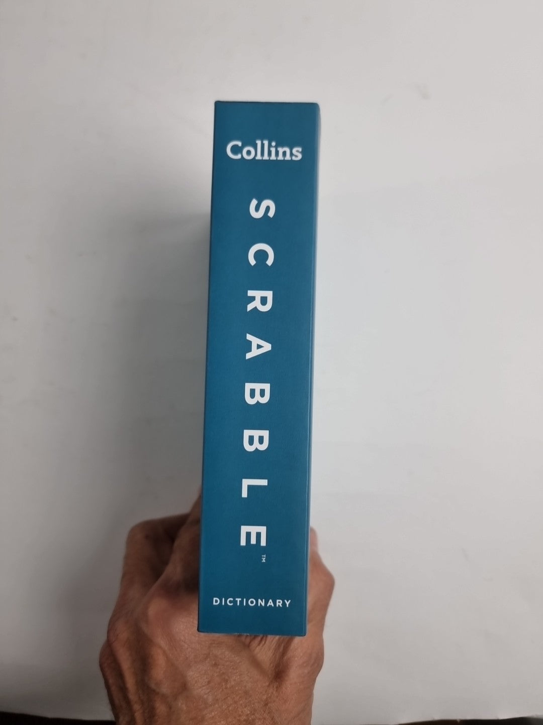 SCRABBLE™ Dictionary: The official SCRABBLE™ solver – all playa .9780008523916