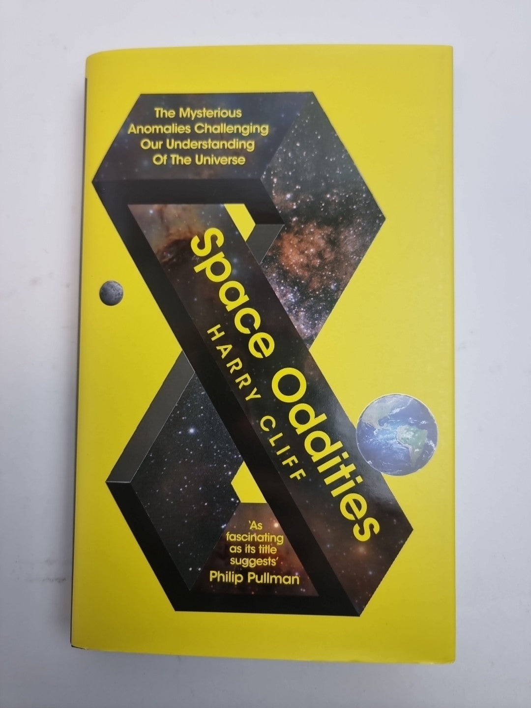 Space Oddities Harry Cliff - Free Tracked Delivery New