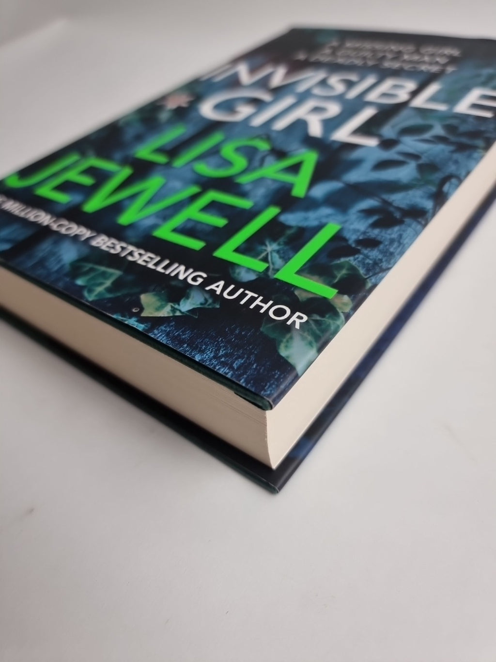 Invisible Girl:Lisa Jewell 1st Edition