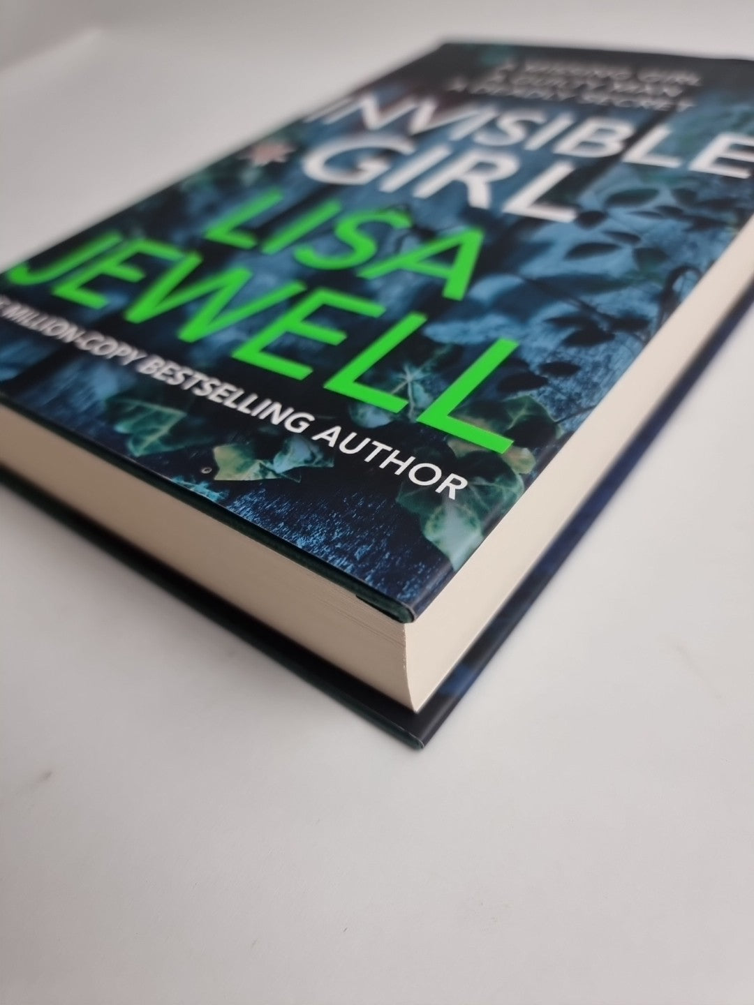 Invisible Girl:Lisa Jewell 1st Edition