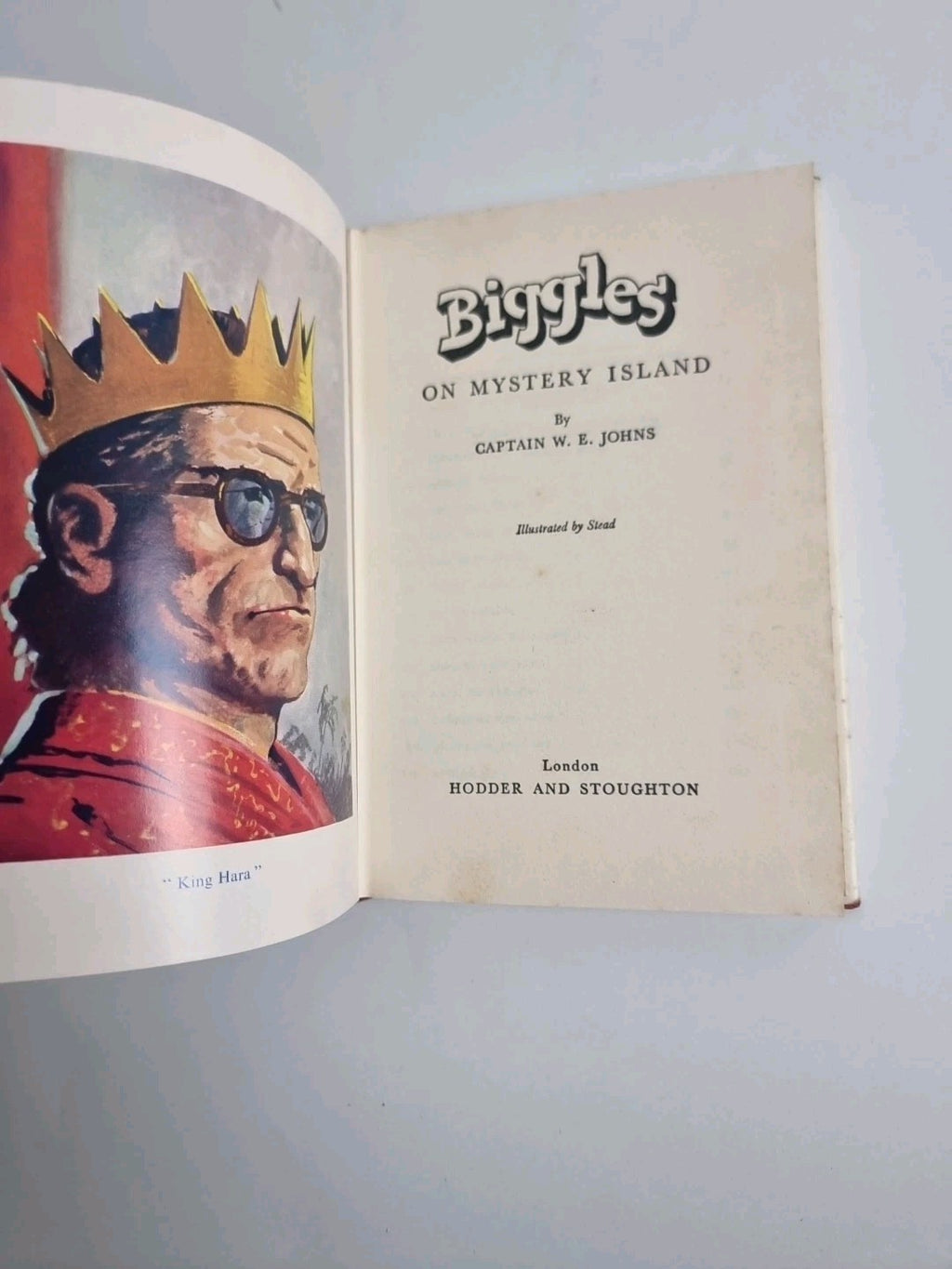 Biggles On Mystery Island, Captain W.E. Johns — First Edition