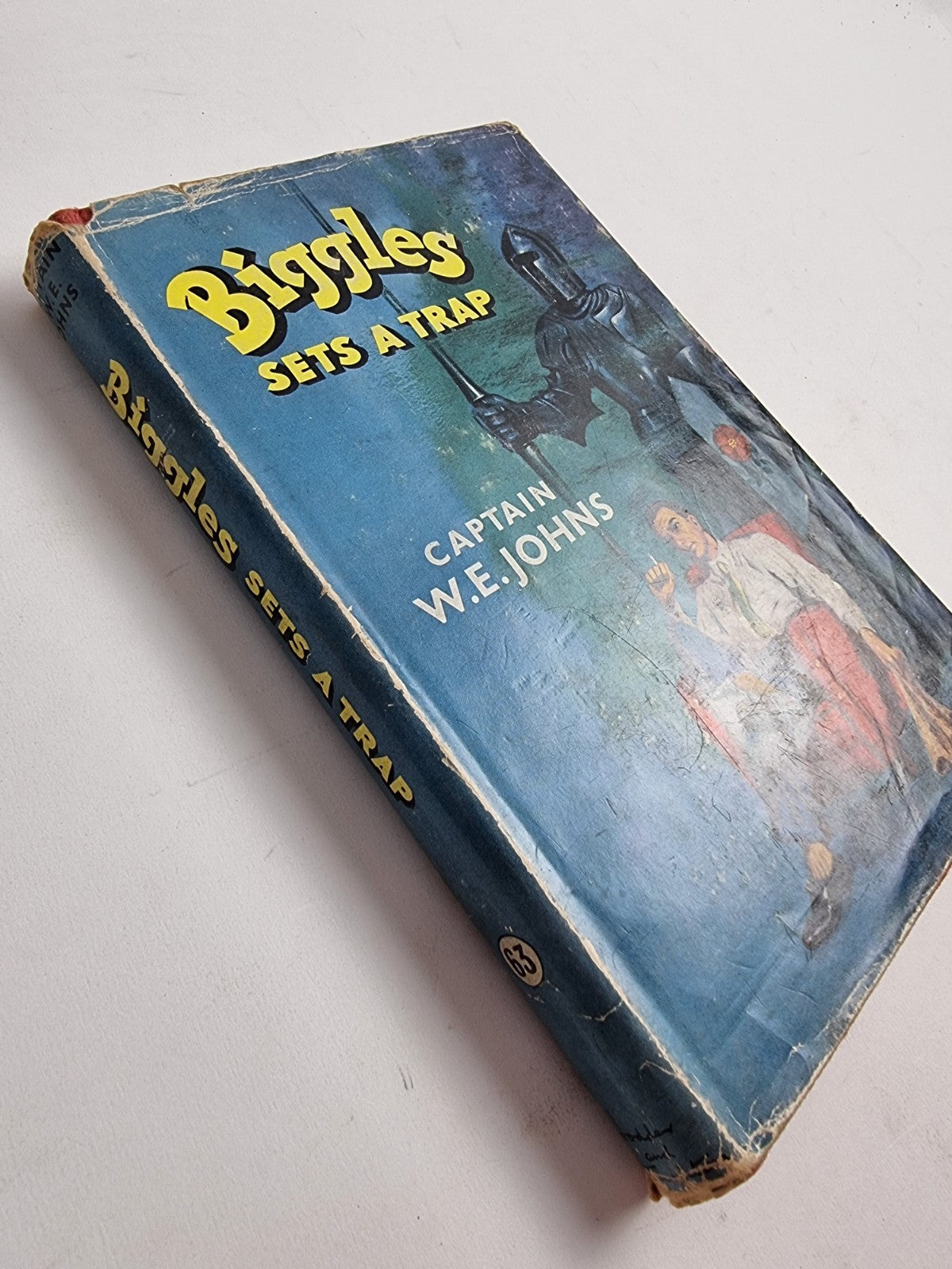 Biggles Sets a Trap, Captain W. E. Johns — First Edition