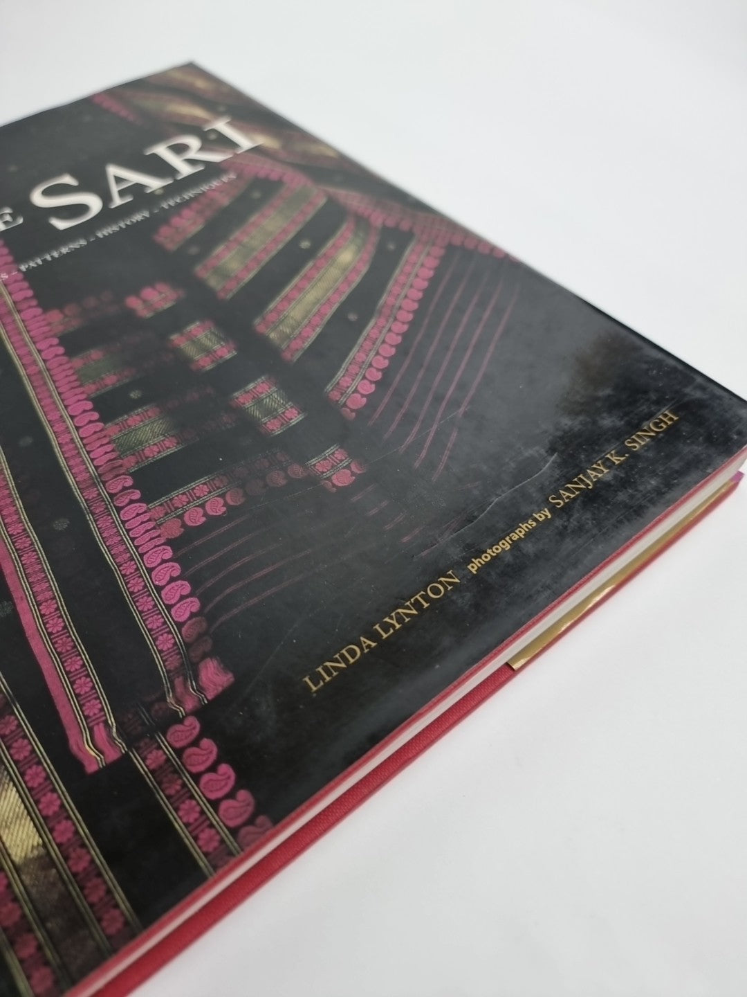 The Sari: Styles, Patterns, History, Techniques by Linda Lynton Hardcover NEW