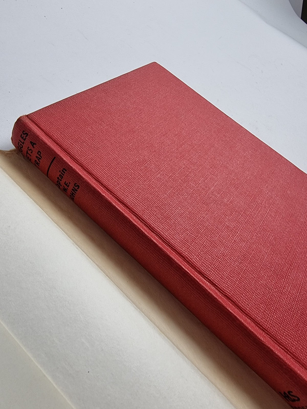 Biggles Sets a Trap, Captain W. E. Johns — First Edition