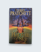A Hat Full of Sky Terry Pratchett first edition vintage book front cover