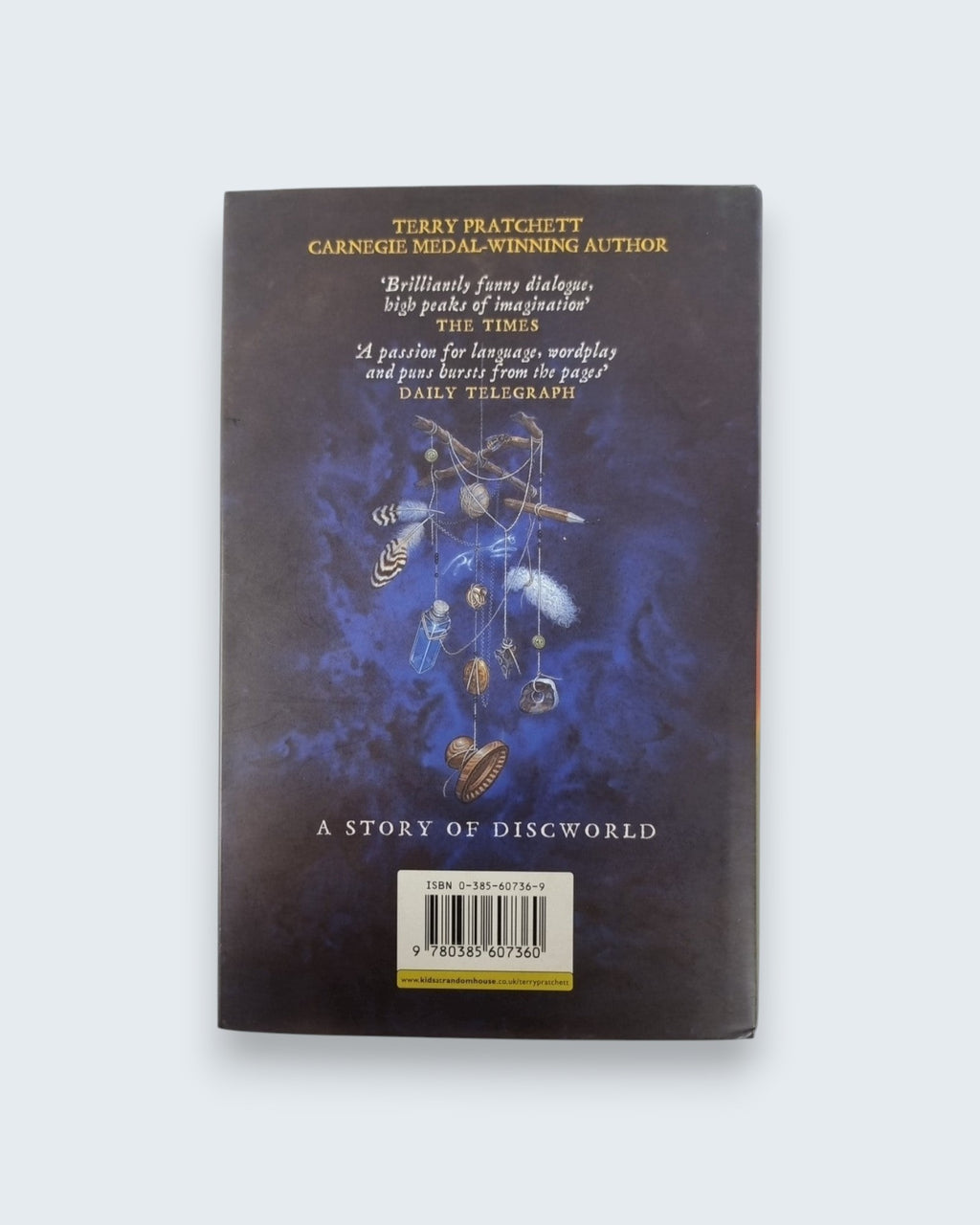 A Hat Full of Sky Terry Pratchett first edition vintage book back cover view
