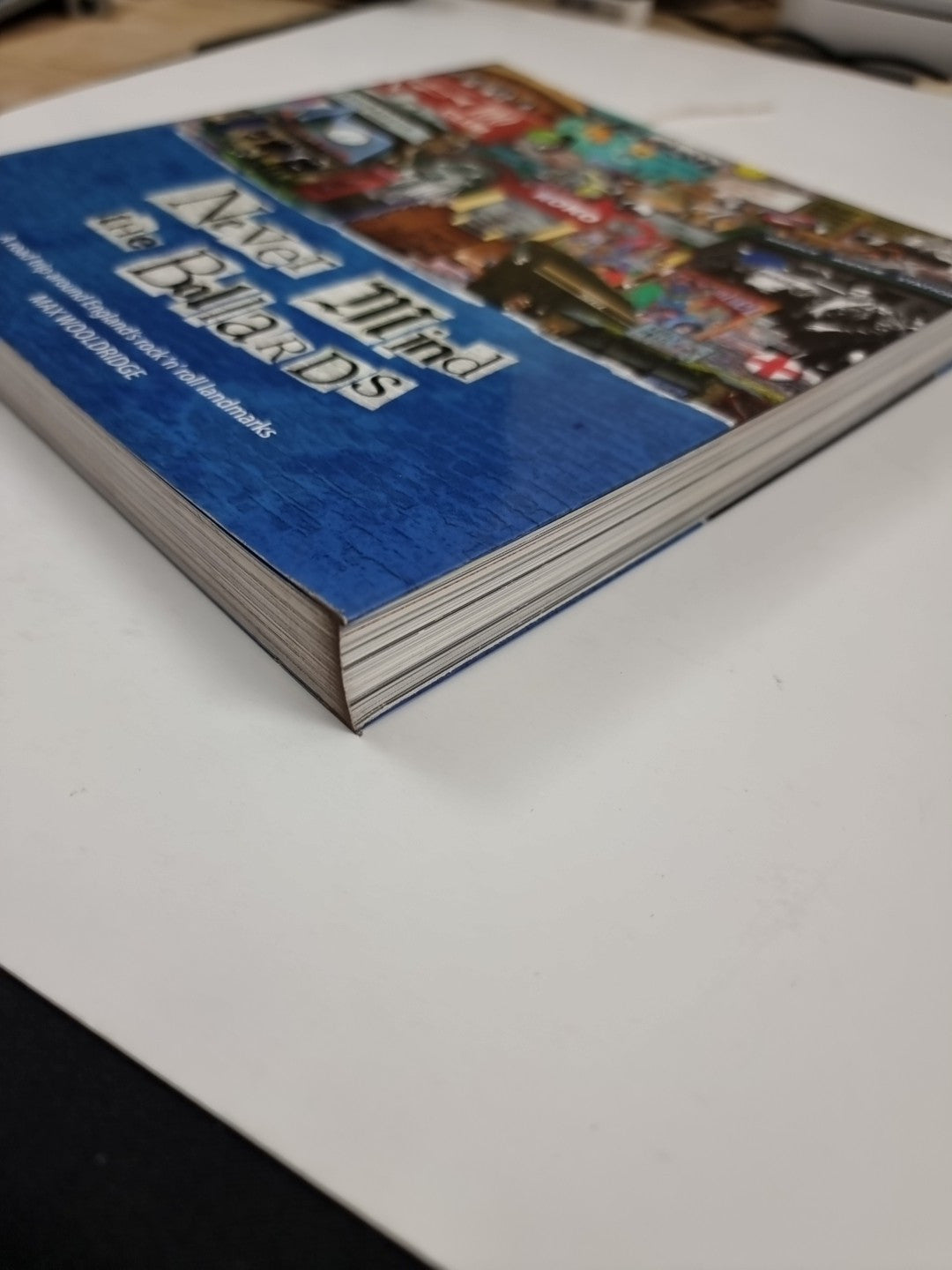 Never Mind The Bollards Footprint Activity & Lifestyle Guide - Wooldridge, Max