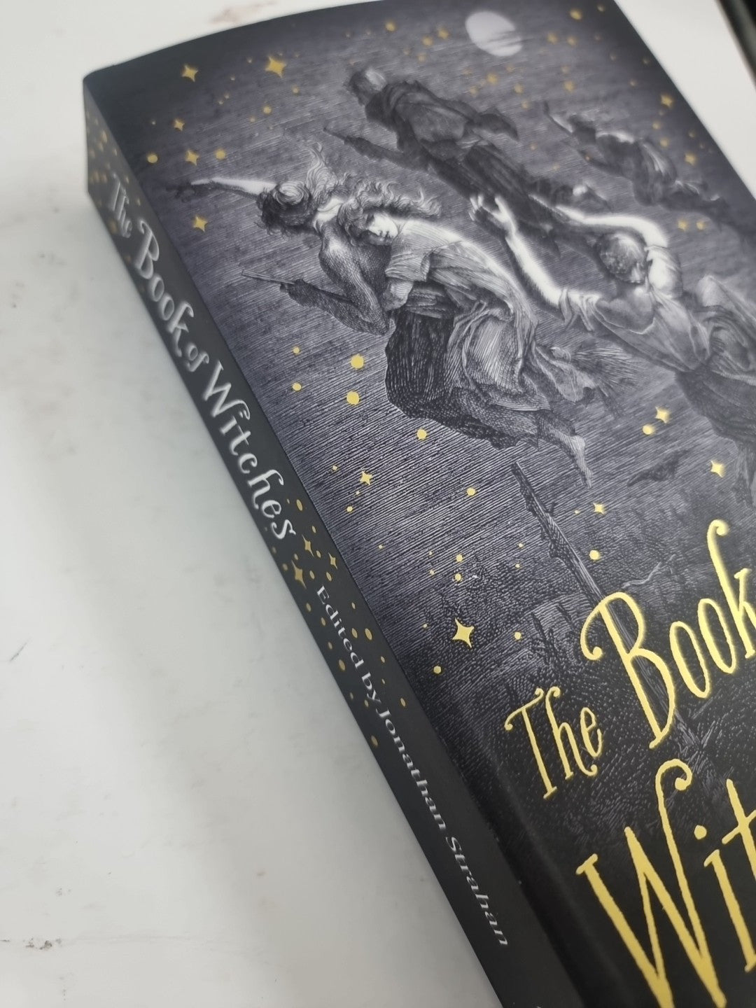 The Book of Witches by Jonathan Strahan Paperback 