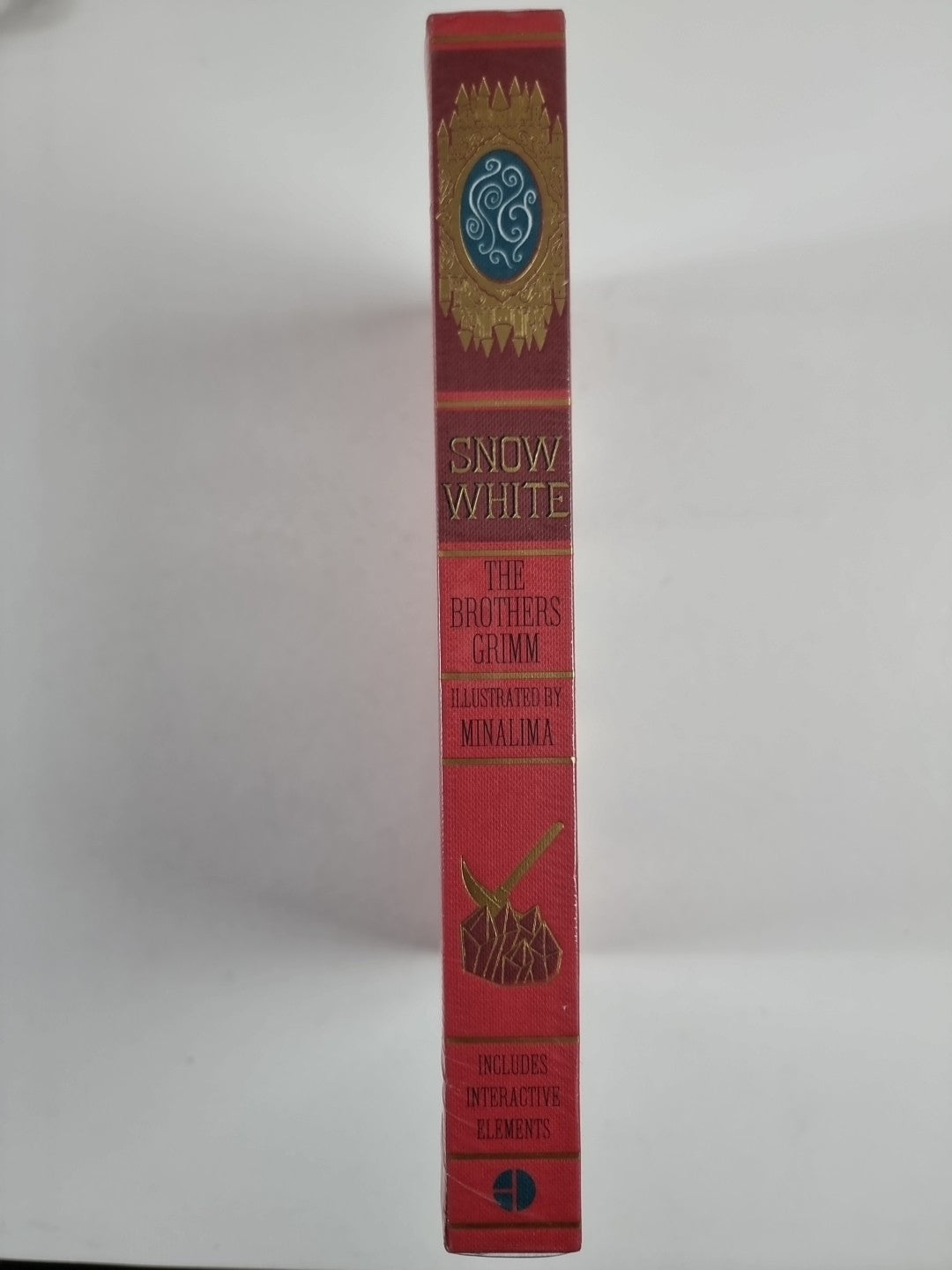 Snow White and Other Grimms' Fairy Tales (MinaLima... 