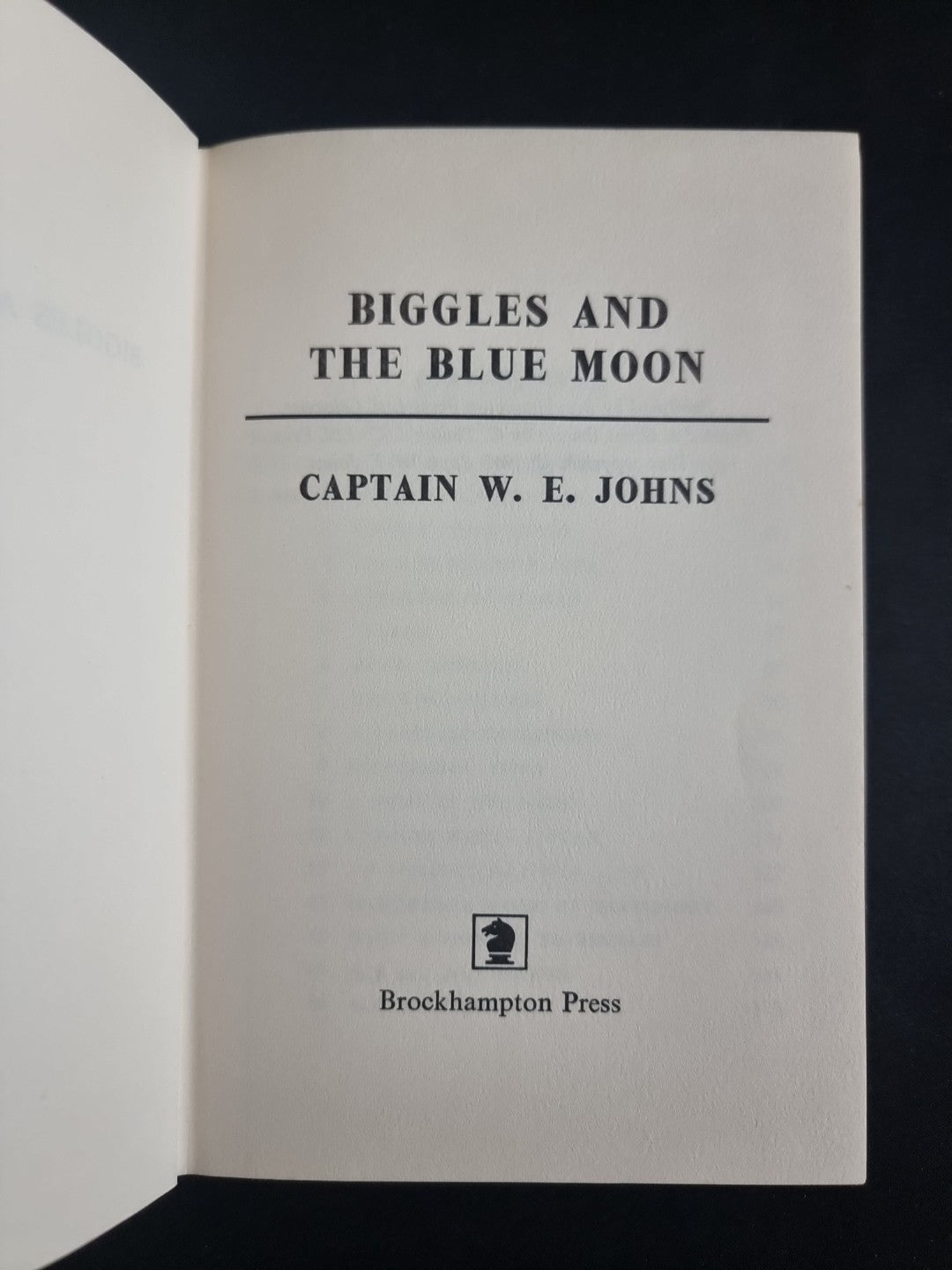 W.E. Johns - Biggles and the Blue Moon 1965 *Rare first uk edition*