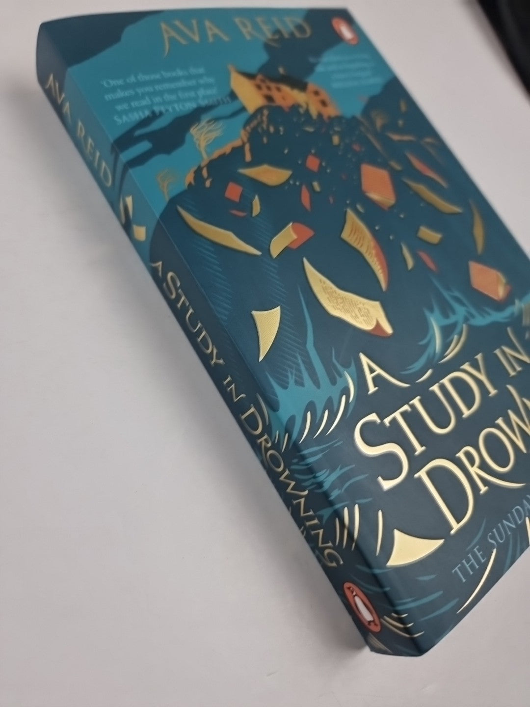 A Study in Drowning: The SUNDAY TIMES and NO. 1 NYT bestselling 